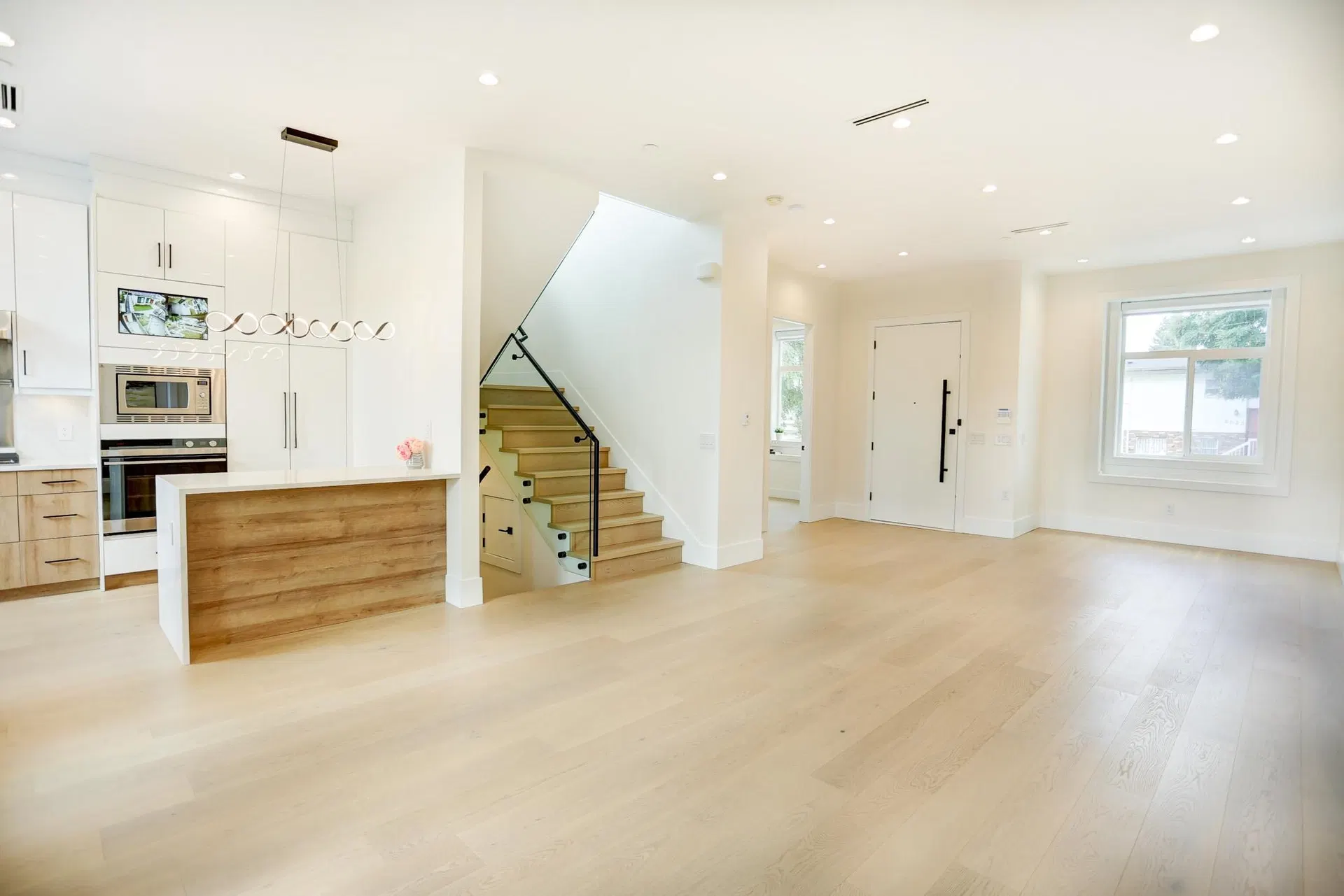 Photo 5 of 40 at 2026 E 32nd Avenue
