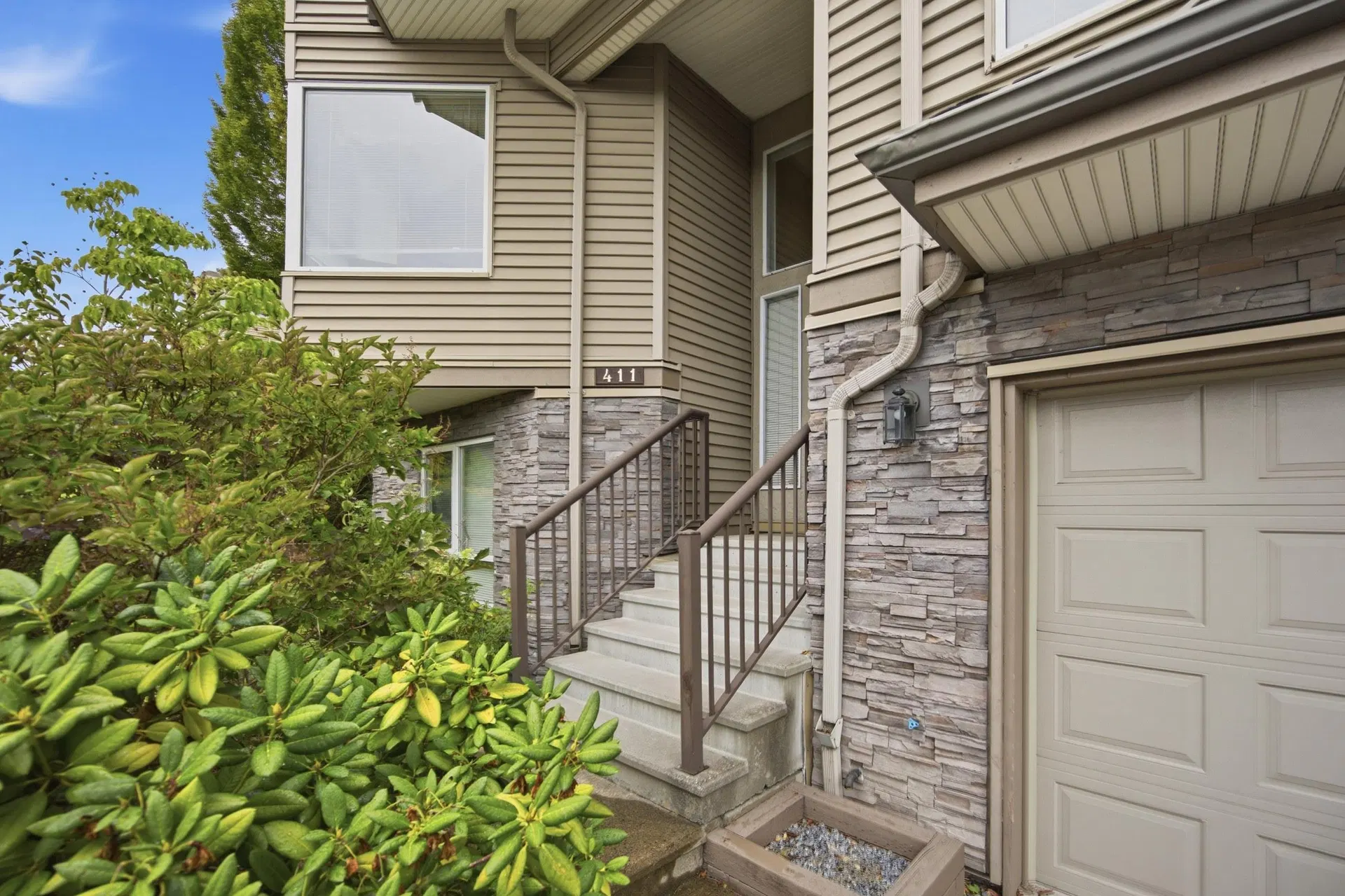 Photo 3 of 34 at #411 – 1215 Lansdowne Drive