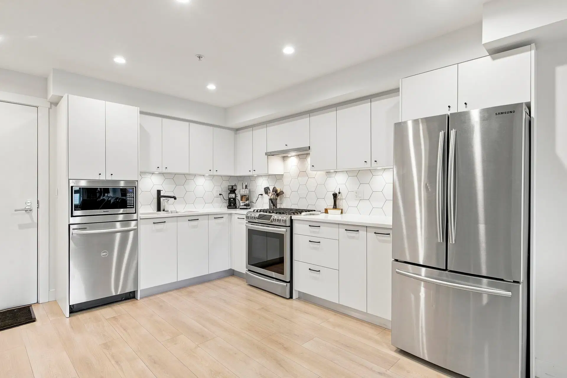 #305 – 1519 Crown Street