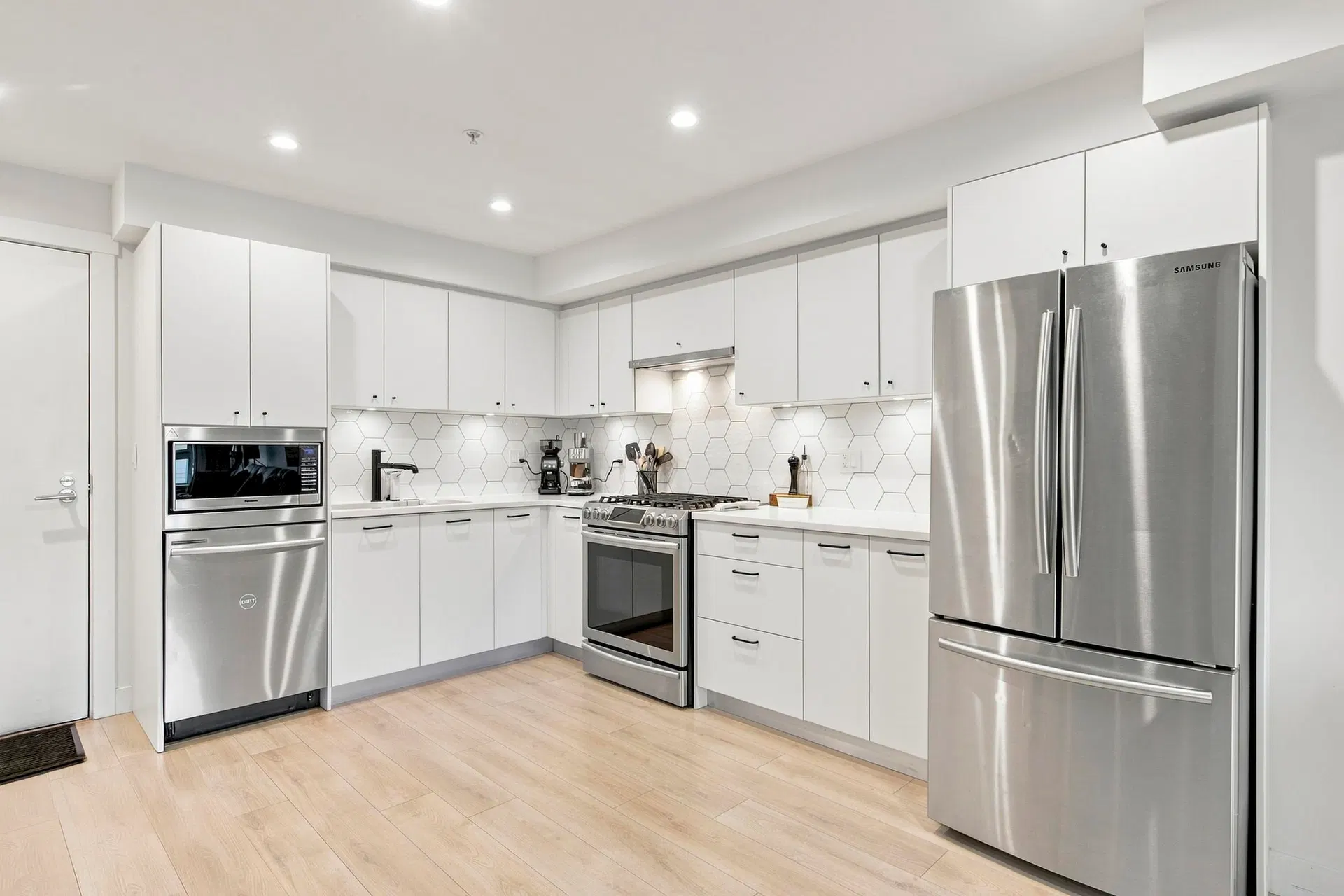 #305 – 1519 Crown Street