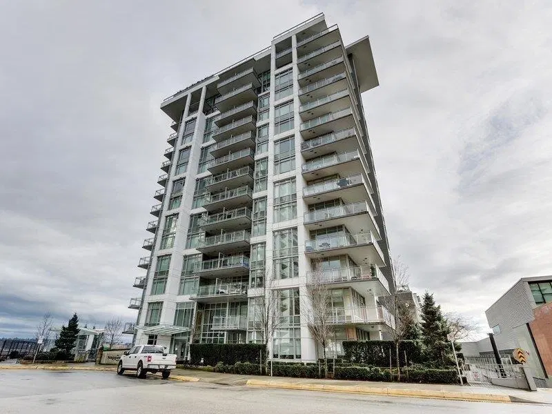 #203 – 200 Nelson's Crescent