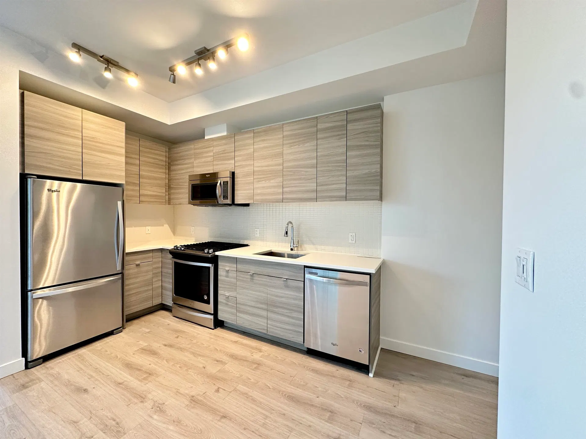 Photo 5 of 23 at #203 – 200 Nelson's Crescent