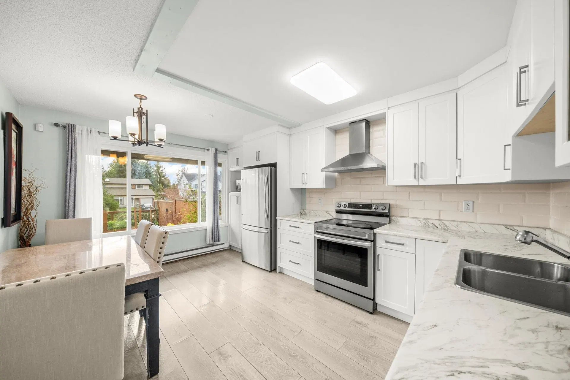 Photo 5 of 30 at 2725 Sandon Drive