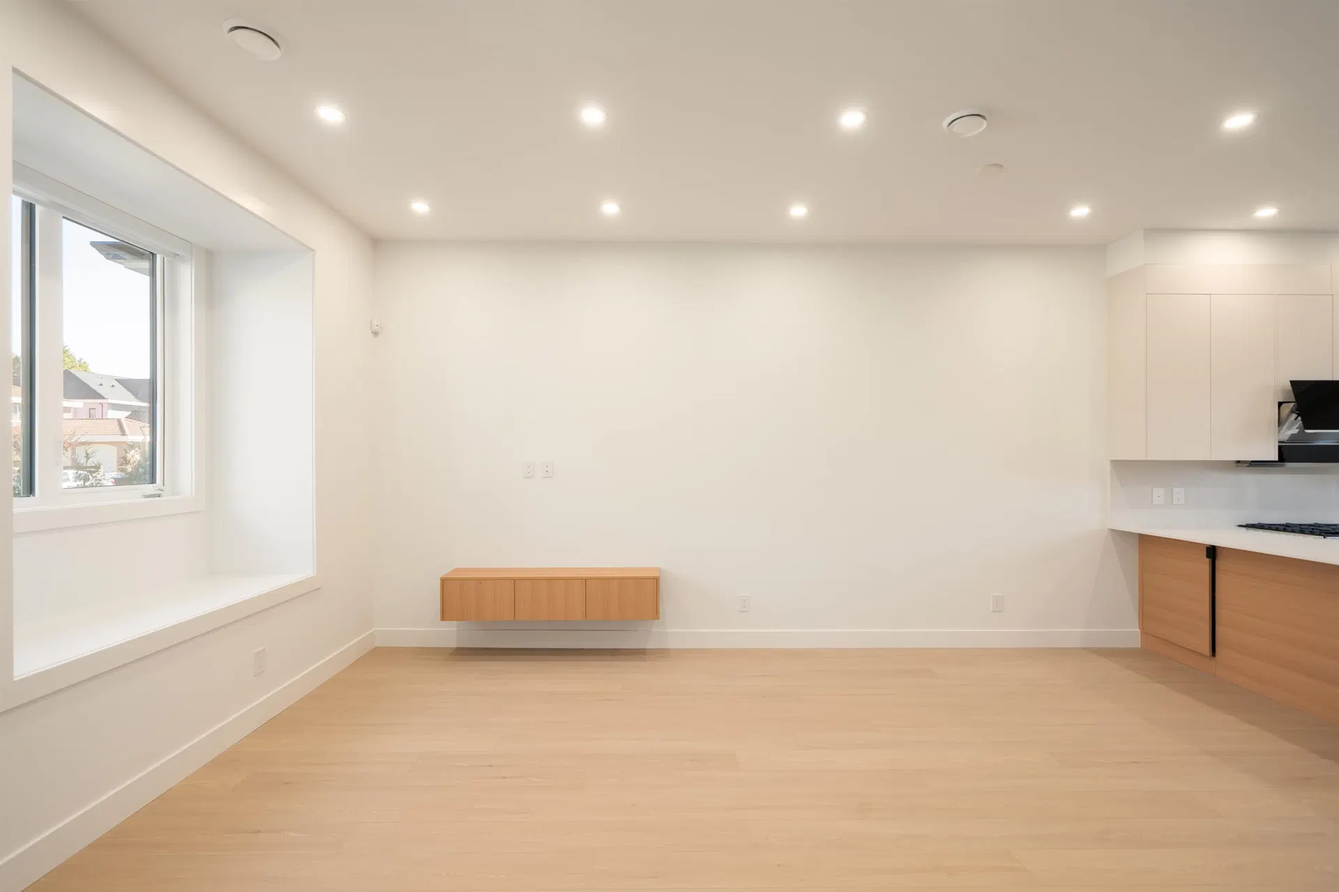 Photo 3 of 26 at #1 – 5300 Chetwynd Avenue