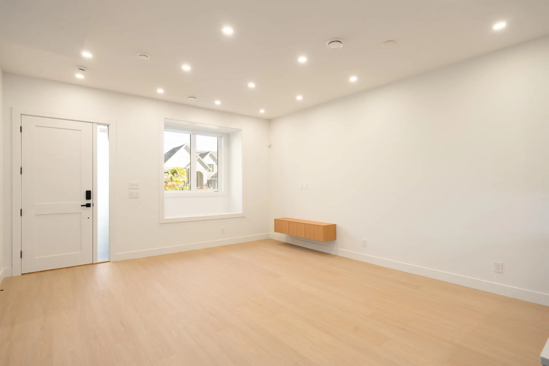 Photo 4 of 26 at #1 – 5300 Chetwynd Avenue