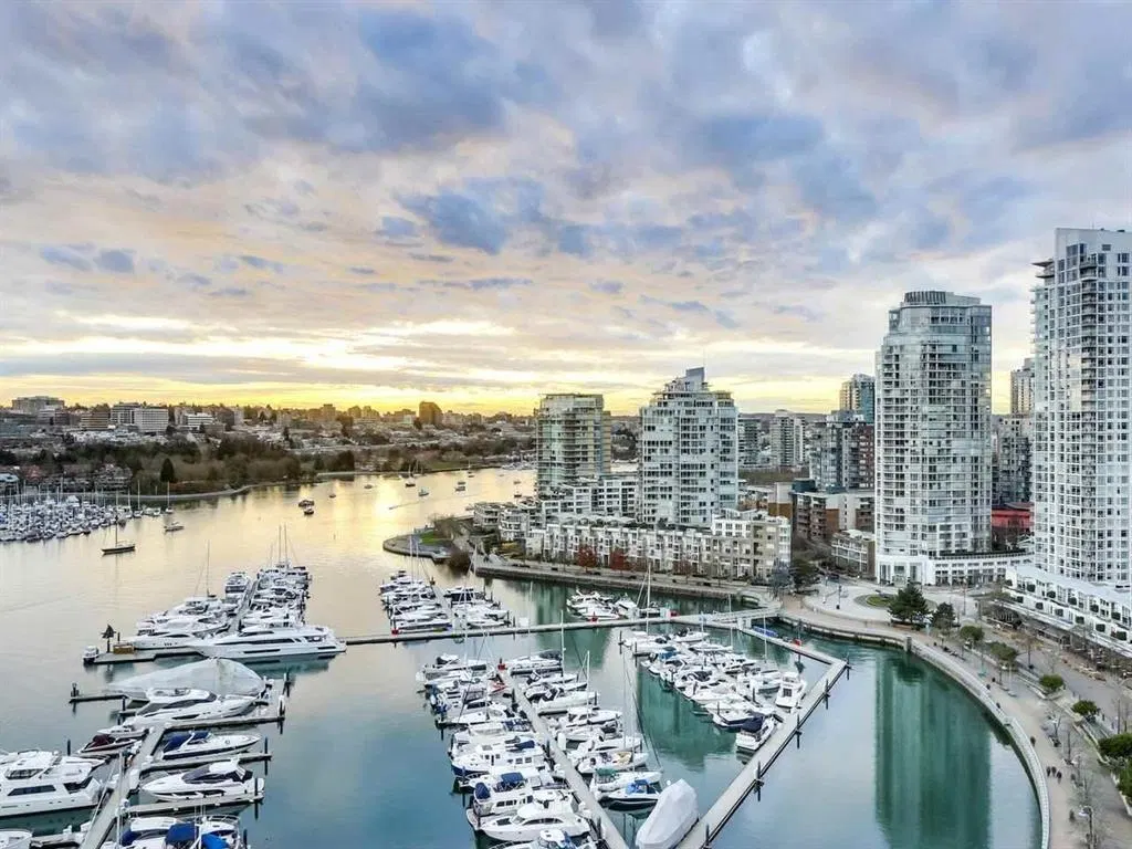 Photo 1 of 40 at #2706 – 1033 Marinaside Crescent