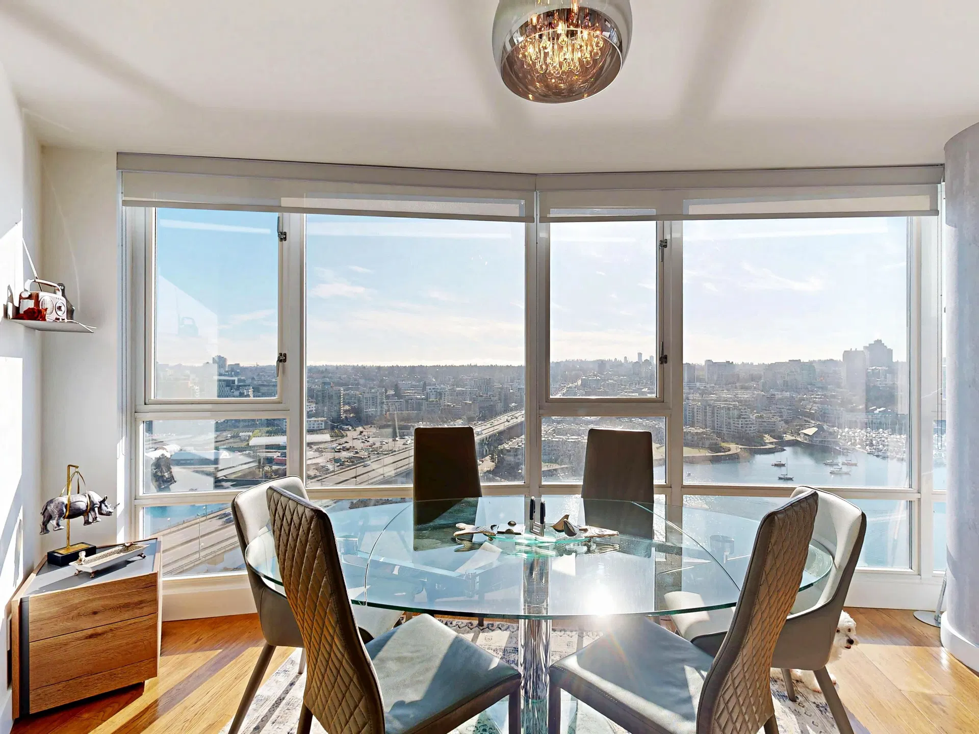 Photo 4 of 40 at #2706 – 1033 Marinaside Crescent