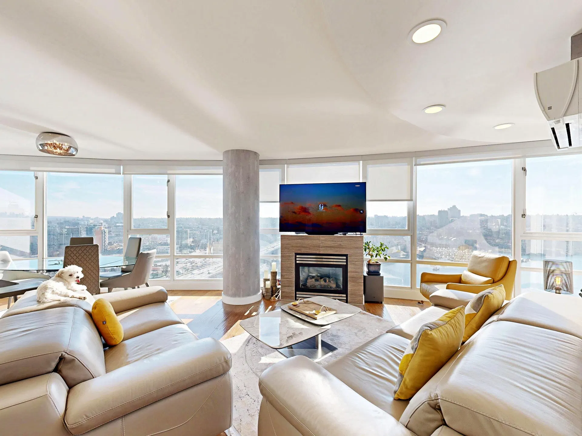 Photo 5 of 40 at #2706 – 1033 Marinaside Crescent