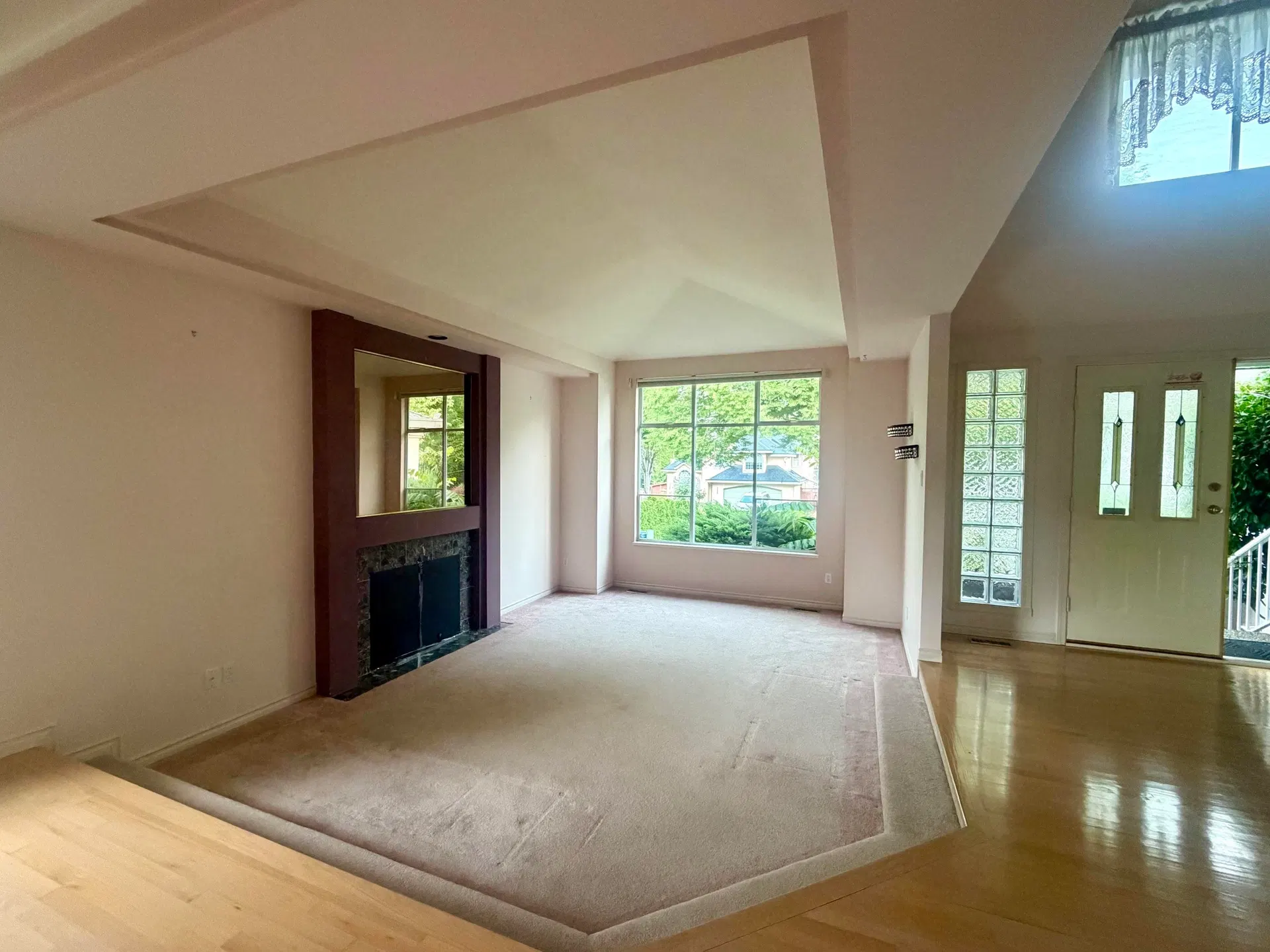 Photo 2 of 25 at 8537 166 Street