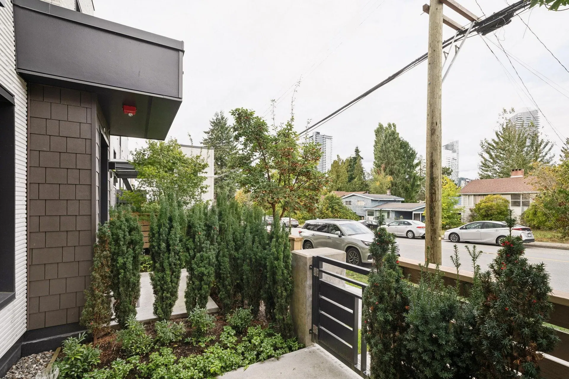 Photo 3 of 35 at #202 – 606 Foster Avenue