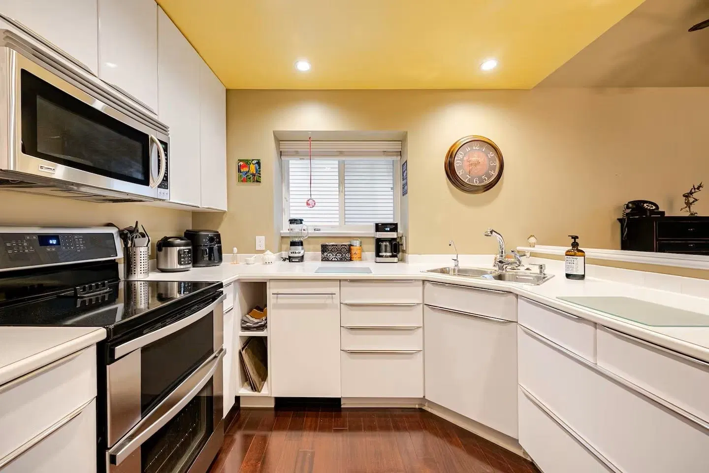 Photo 5 of 40 at 336 E 26th Street