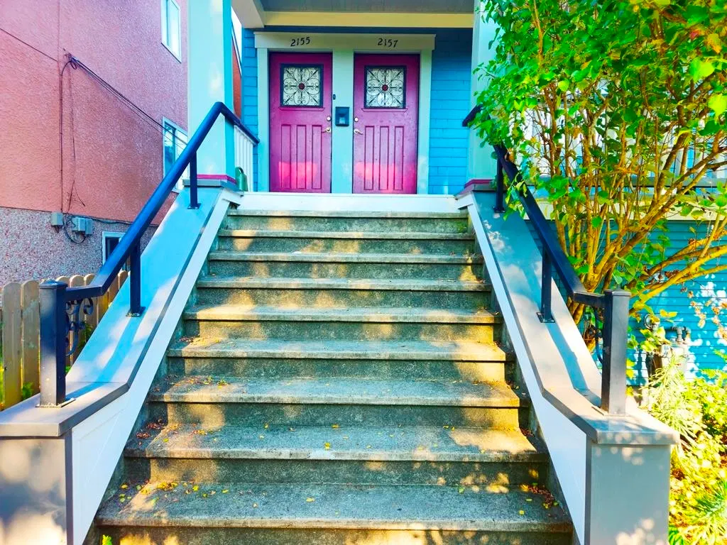 Photo 4 of 40 at 2155 Graveley Street