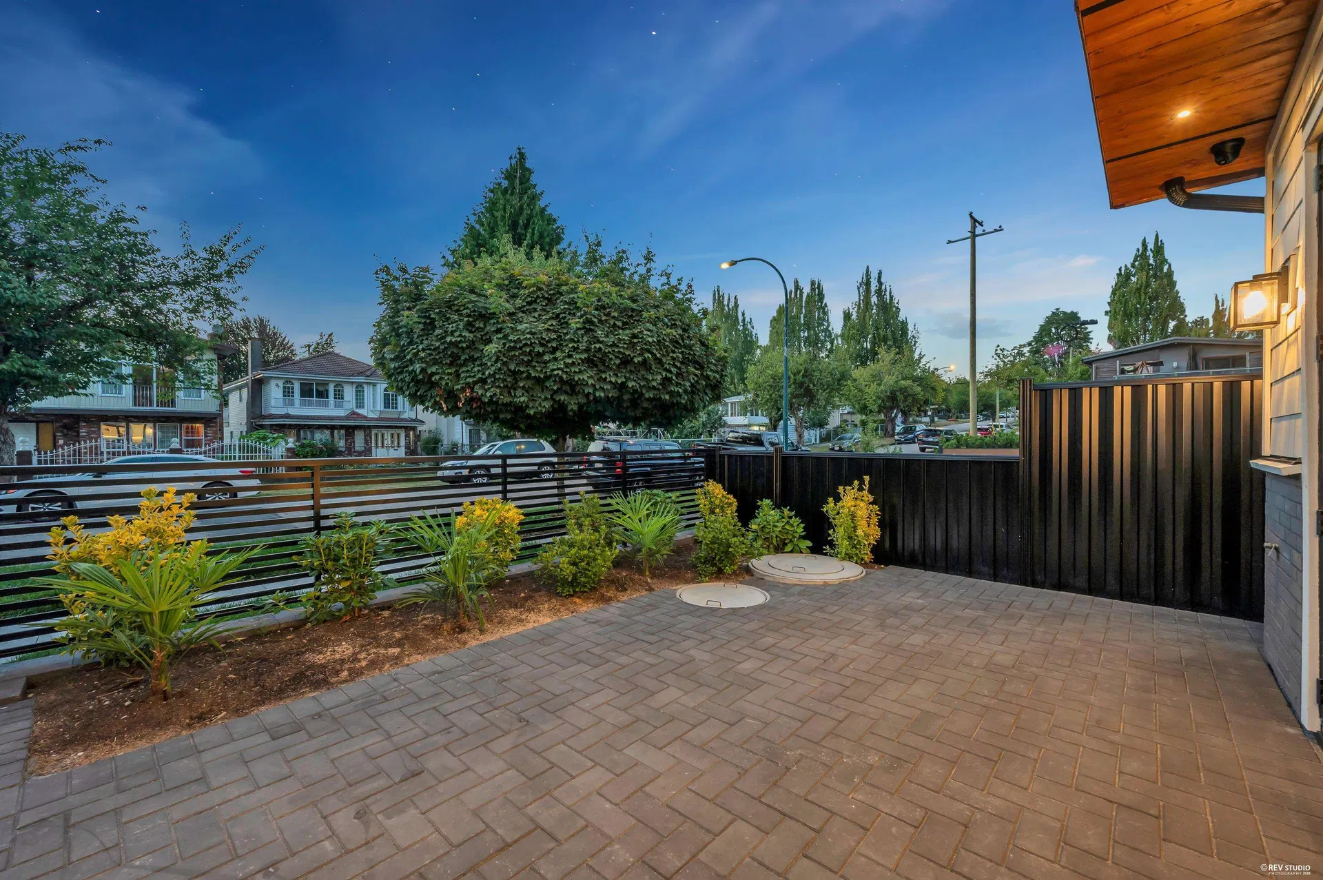 Photo 4 of 28 at #1 – 5150 Spencer Street