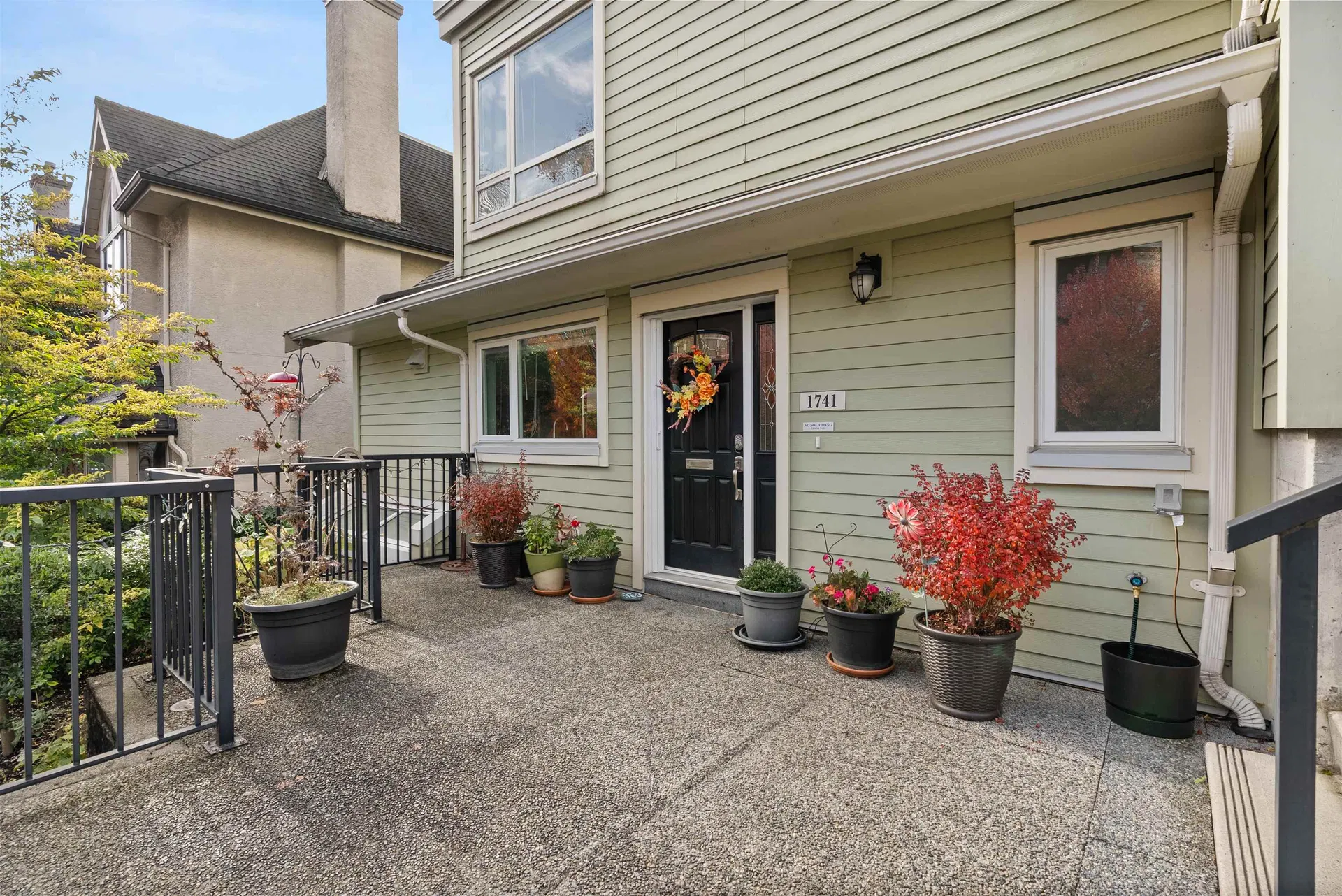 Photo 2 of 28 at 1741 Chesterfield Avenue