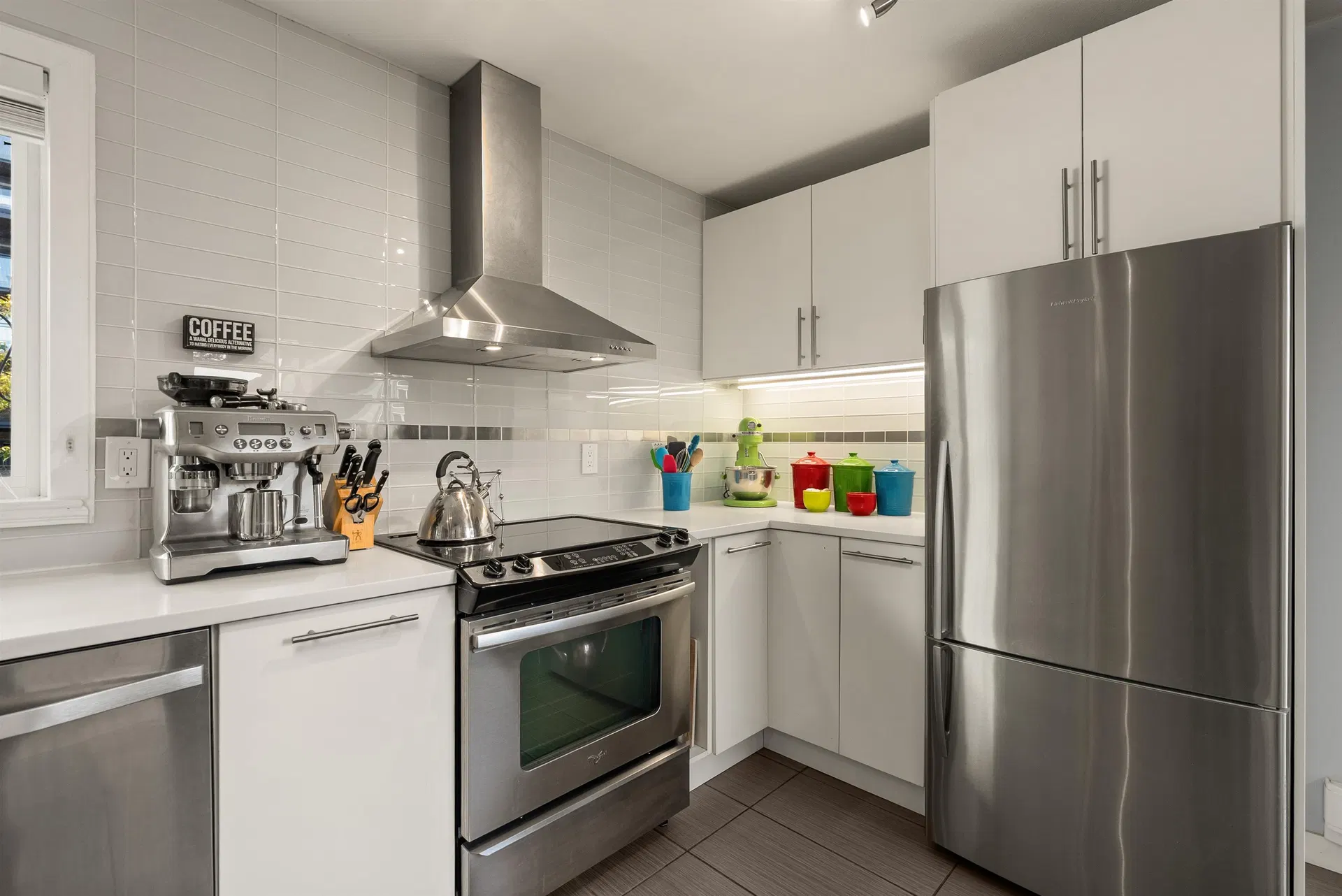 Photo 5 of 28 at 1741 Chesterfield Avenue