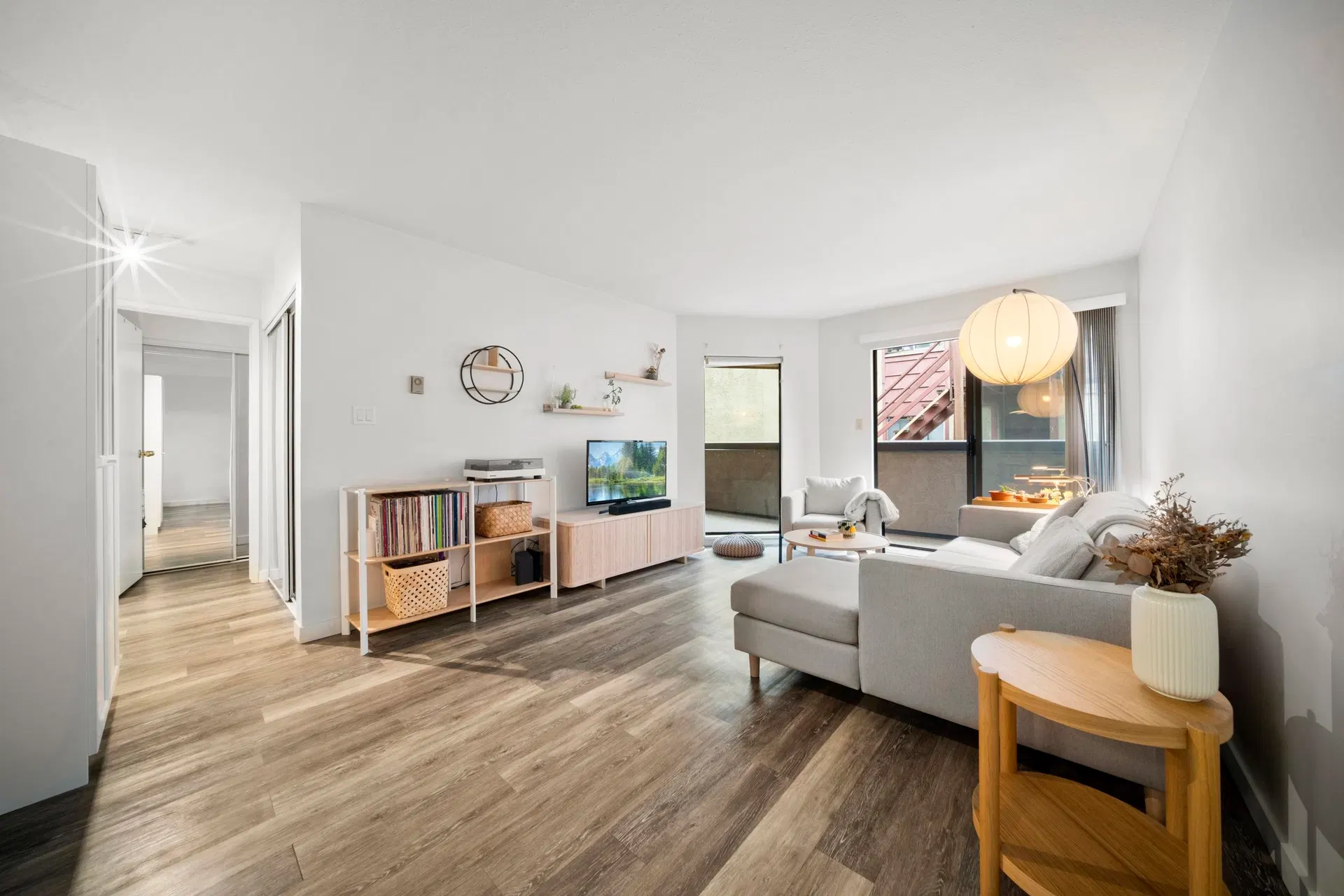Photo 4 of 33 at #209 – 975 W 13th Avenue