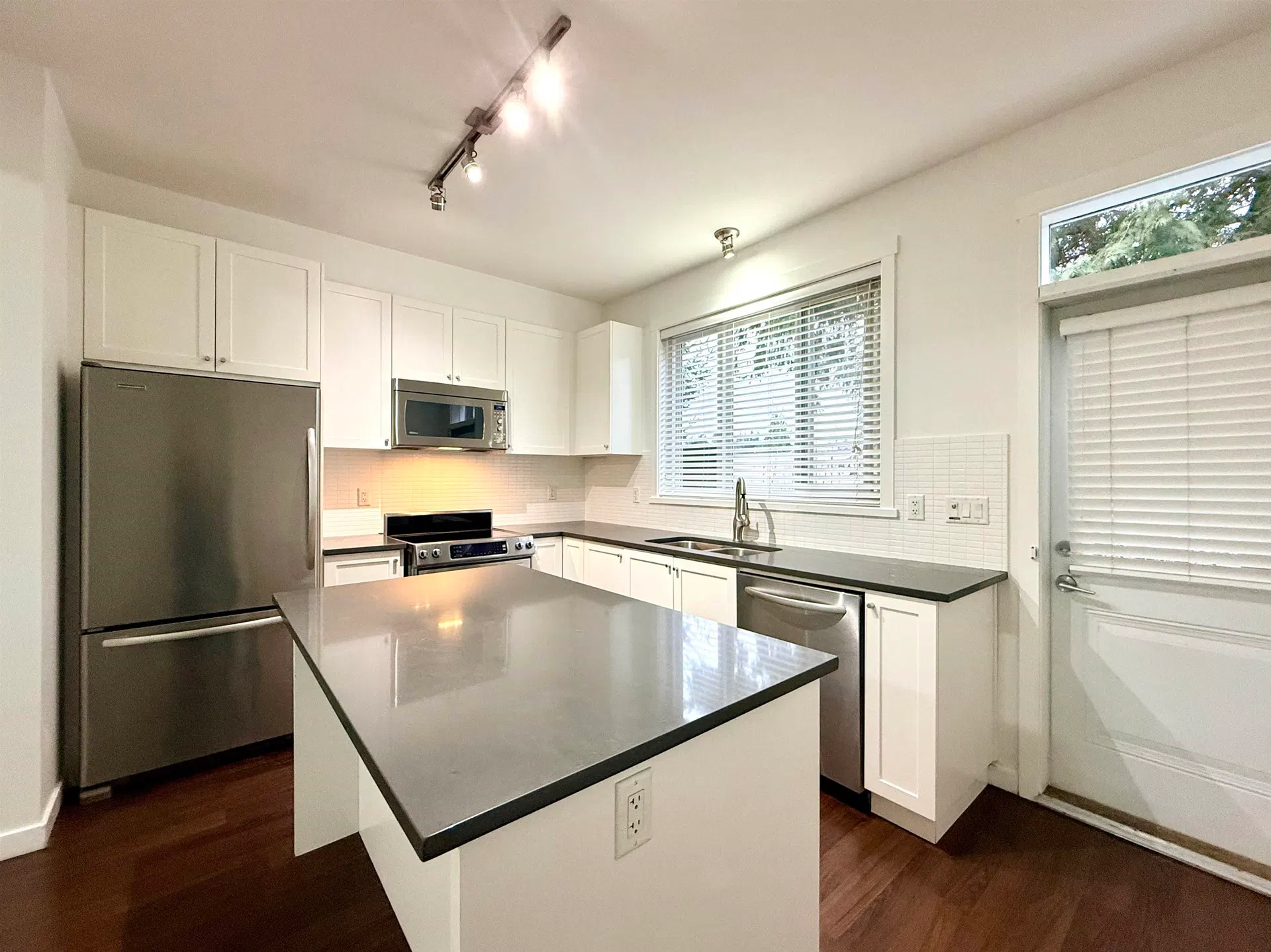 Photo 4 of 26 at #15 – 2487 156 Street