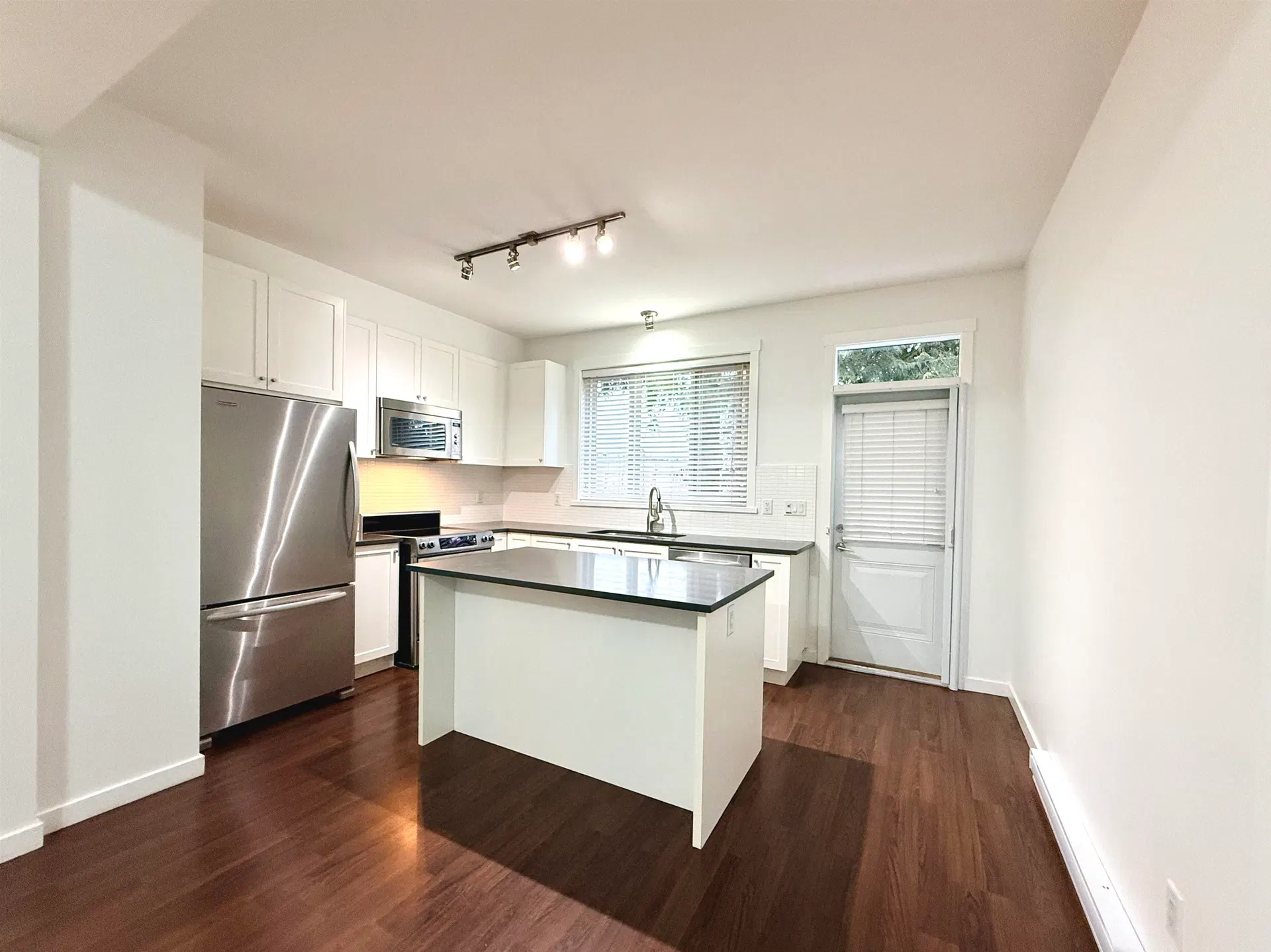 Photo 5 of 26 at #15 – 2487 156 Street