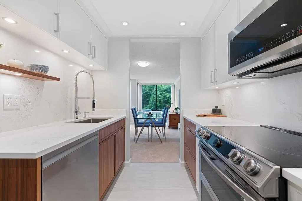 Photo 2 of 23 at #305 – 4101 Yew Street
