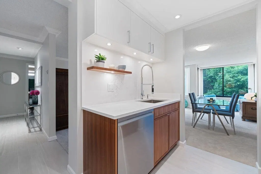 Photo 3 of 23 at #305 – 4101 Yew Street
