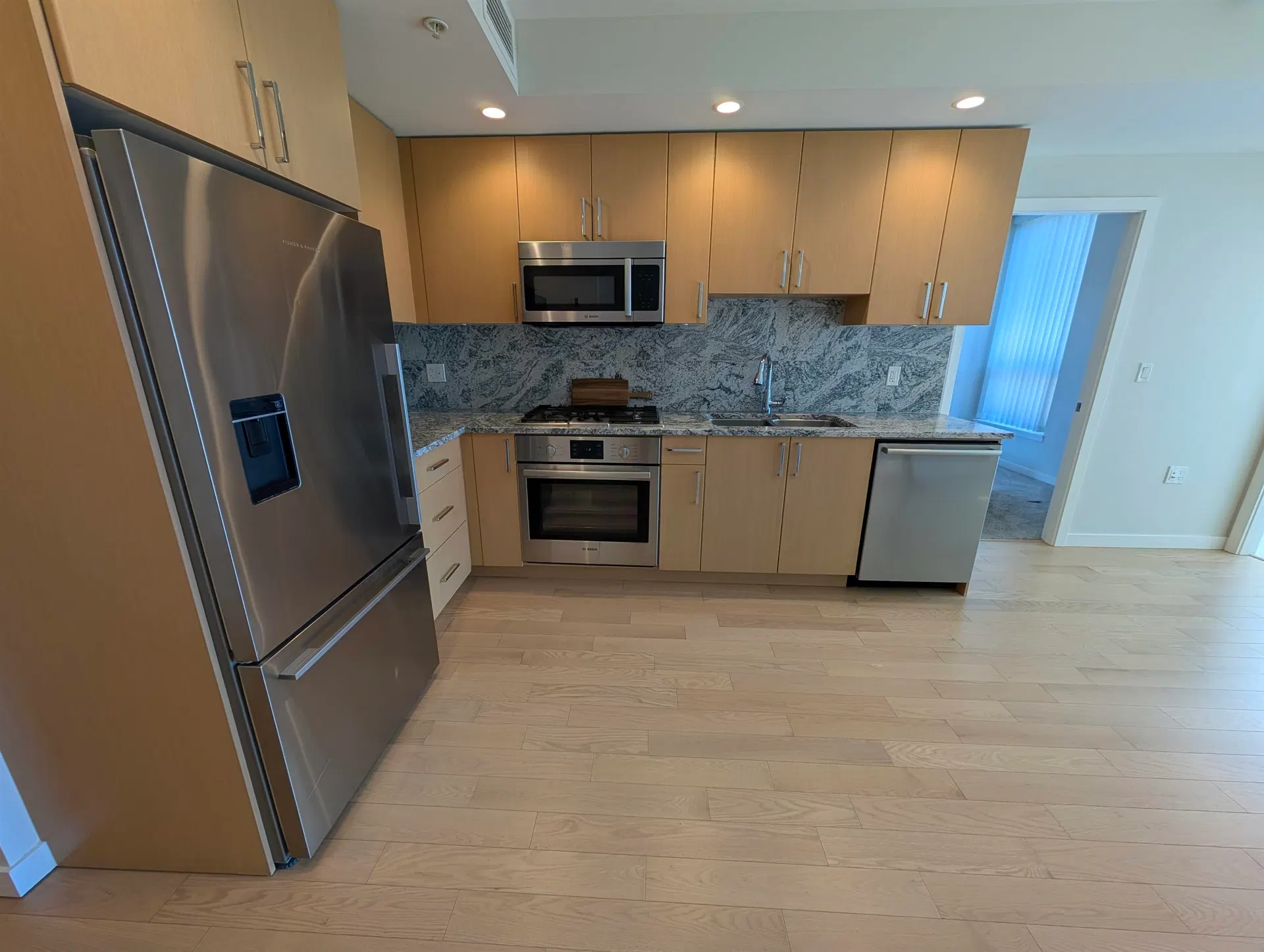 Photo 4 of 35 at #411 – 1708 Ontario Street