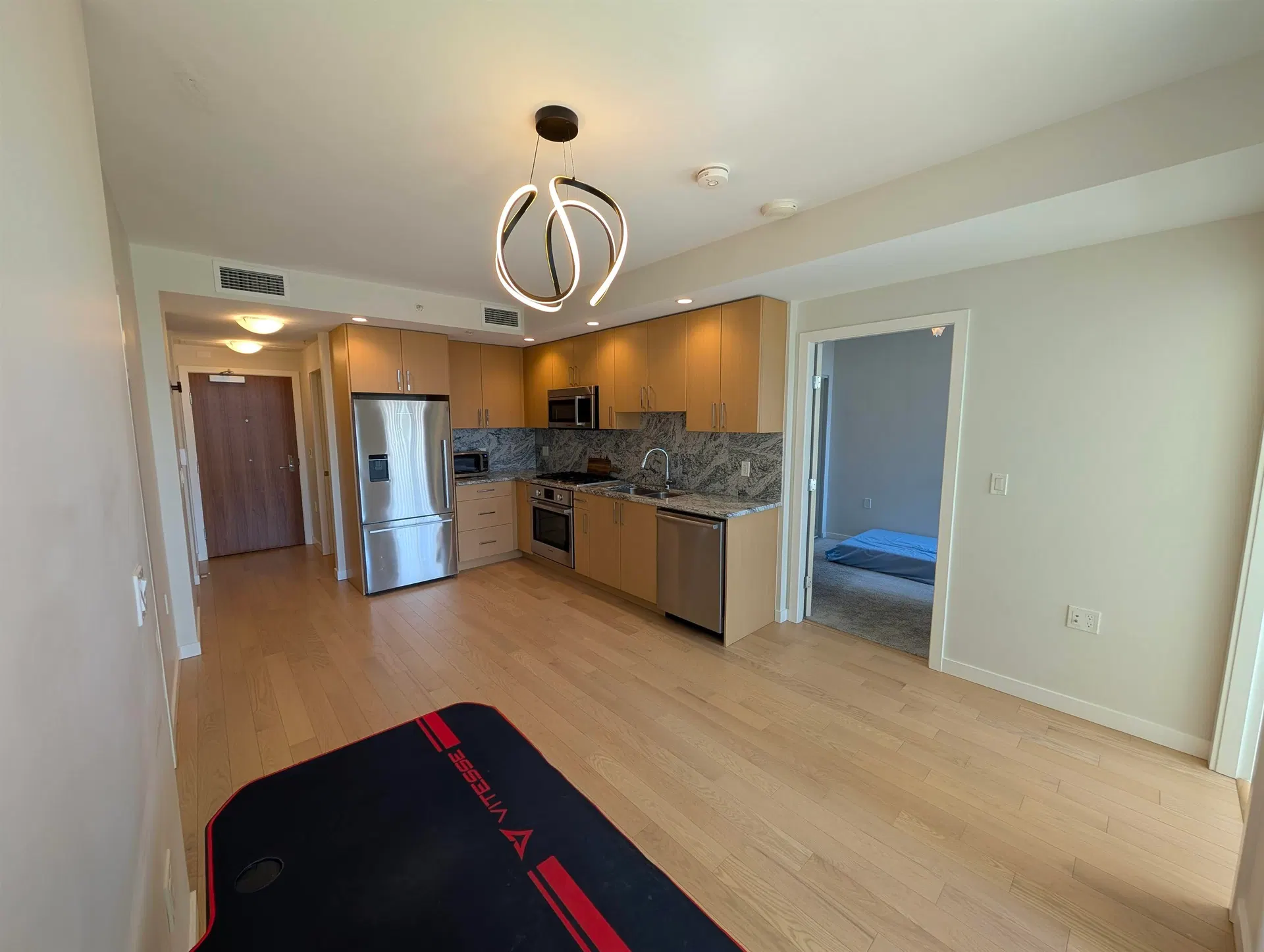 Photo 5 of 35 at #411 – 1708 Ontario Street