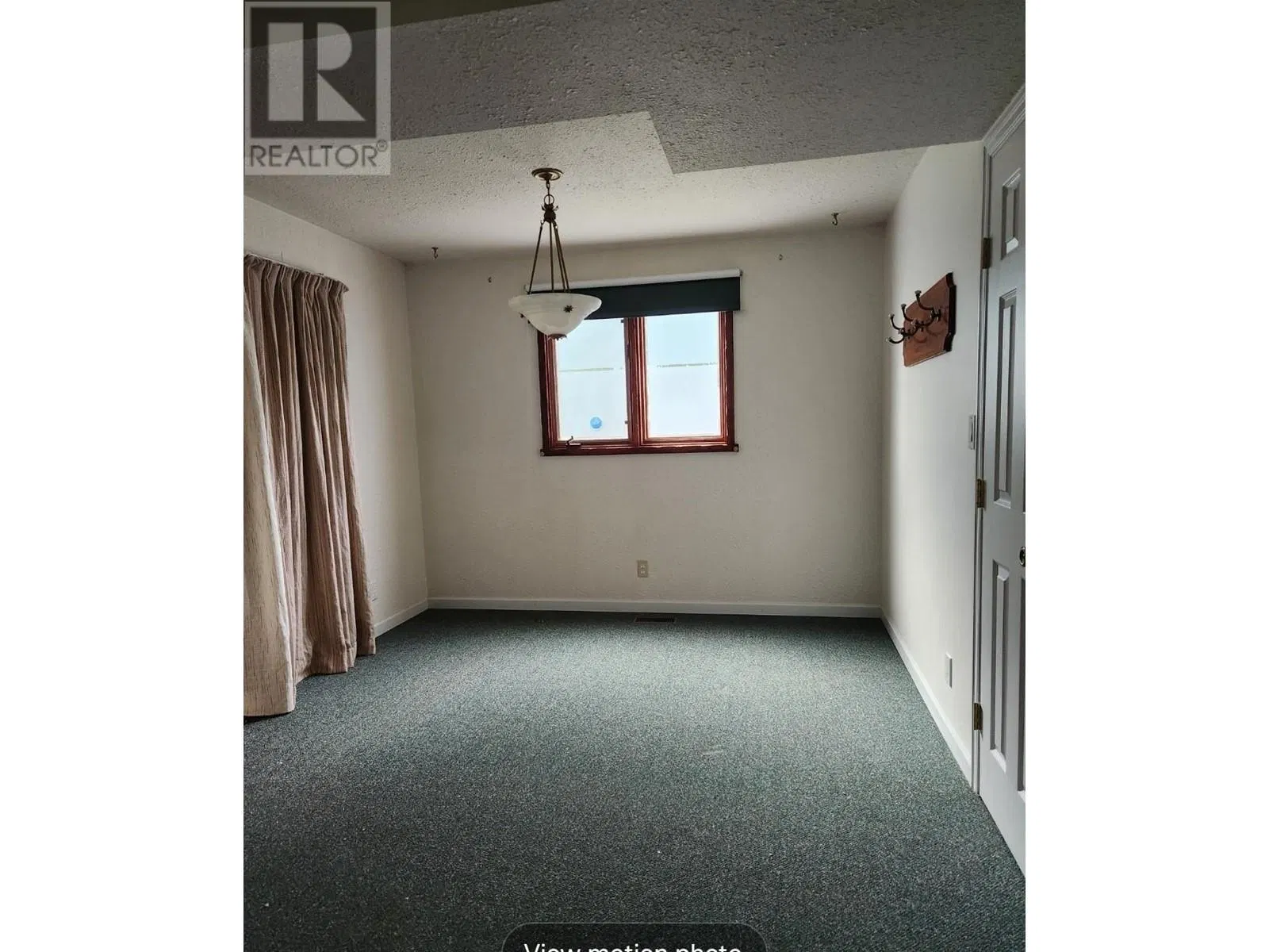 Photo 4 of 8 at 3931 HIGHLAND Drive
