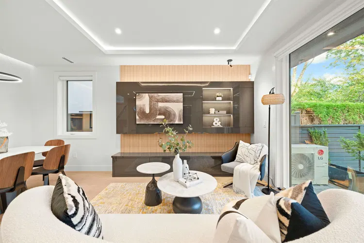 Photo 2 of 35 at #1 – 3466 W 22nd Avenue