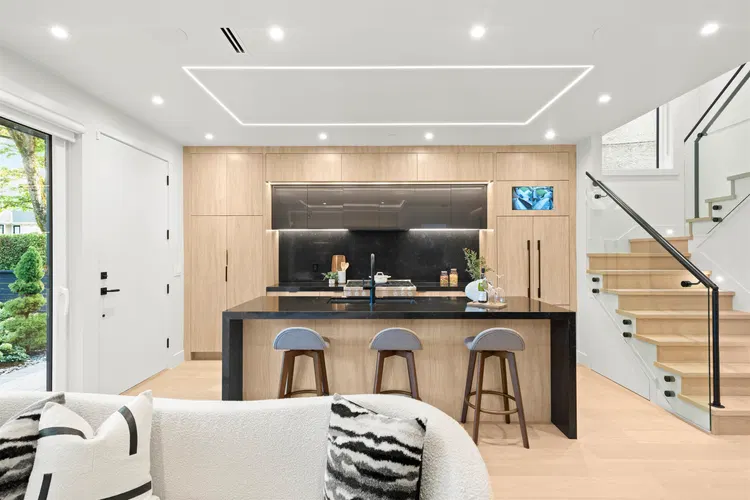Photo 5 of 35 at #1 – 3466 W 22nd Avenue