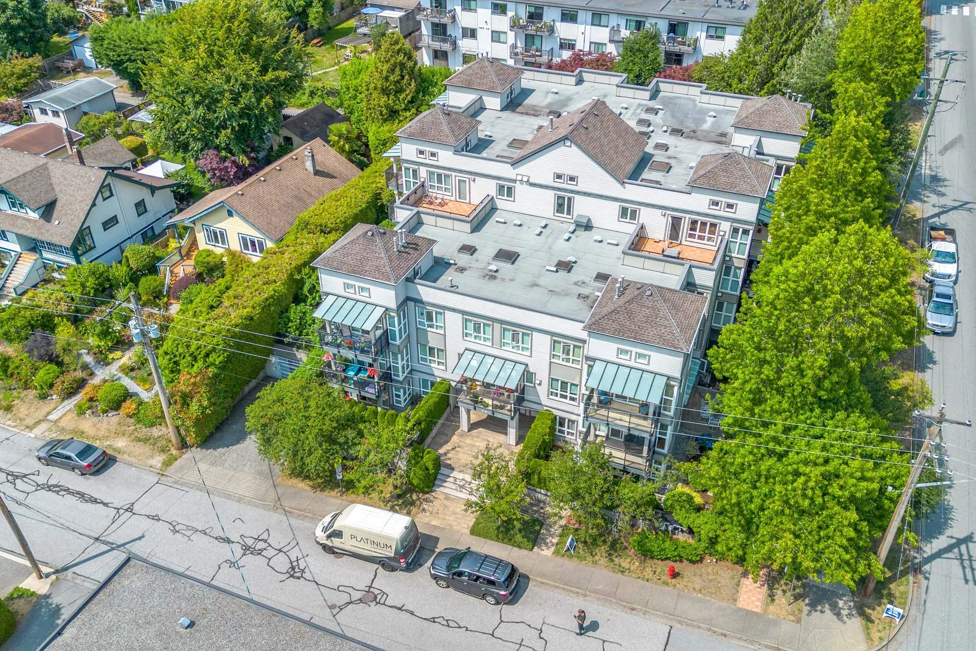 Photo 2 of 37 at #403 – 106 W Kings Road