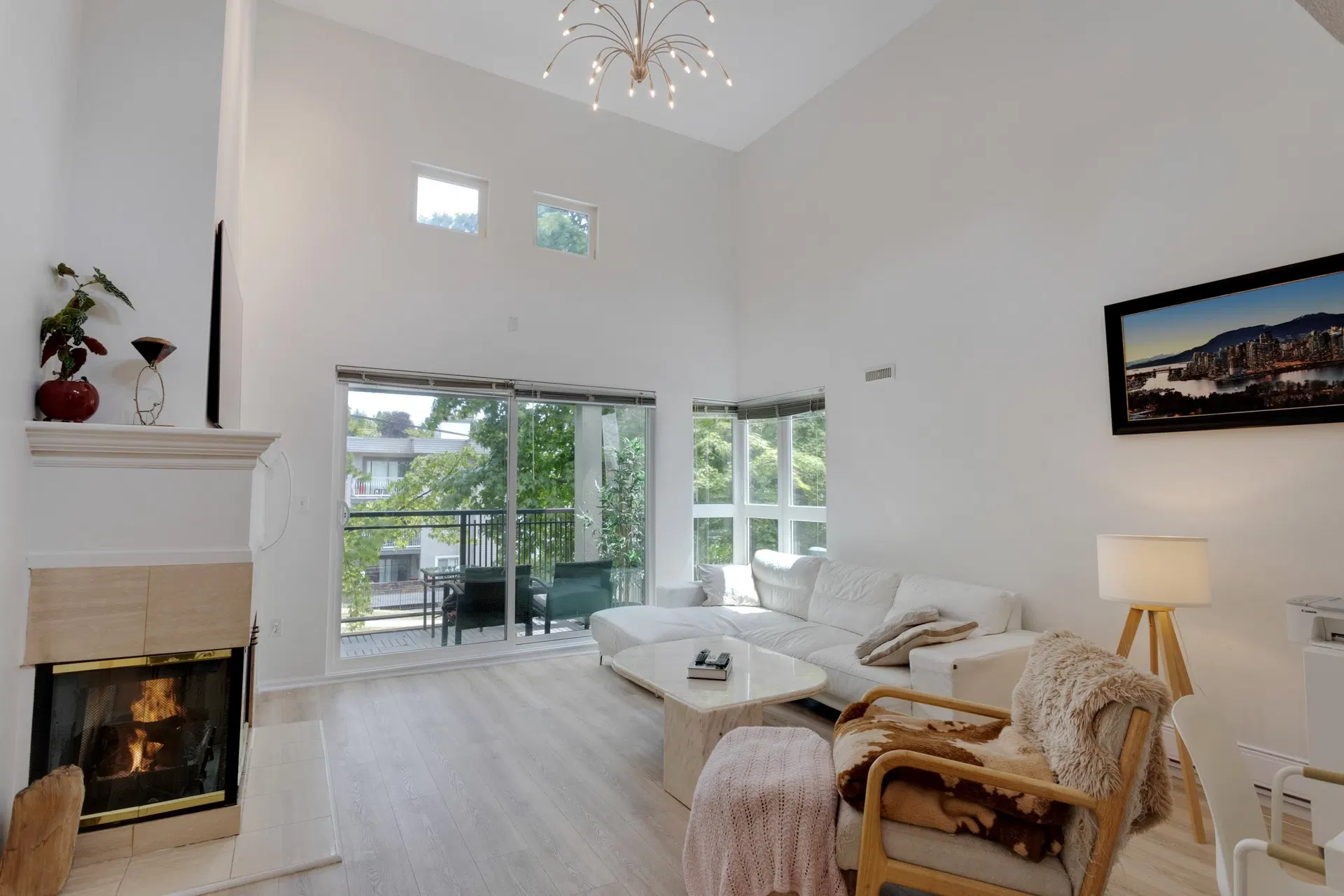 Photo 4 of 37 at #403 – 106 W Kings Road