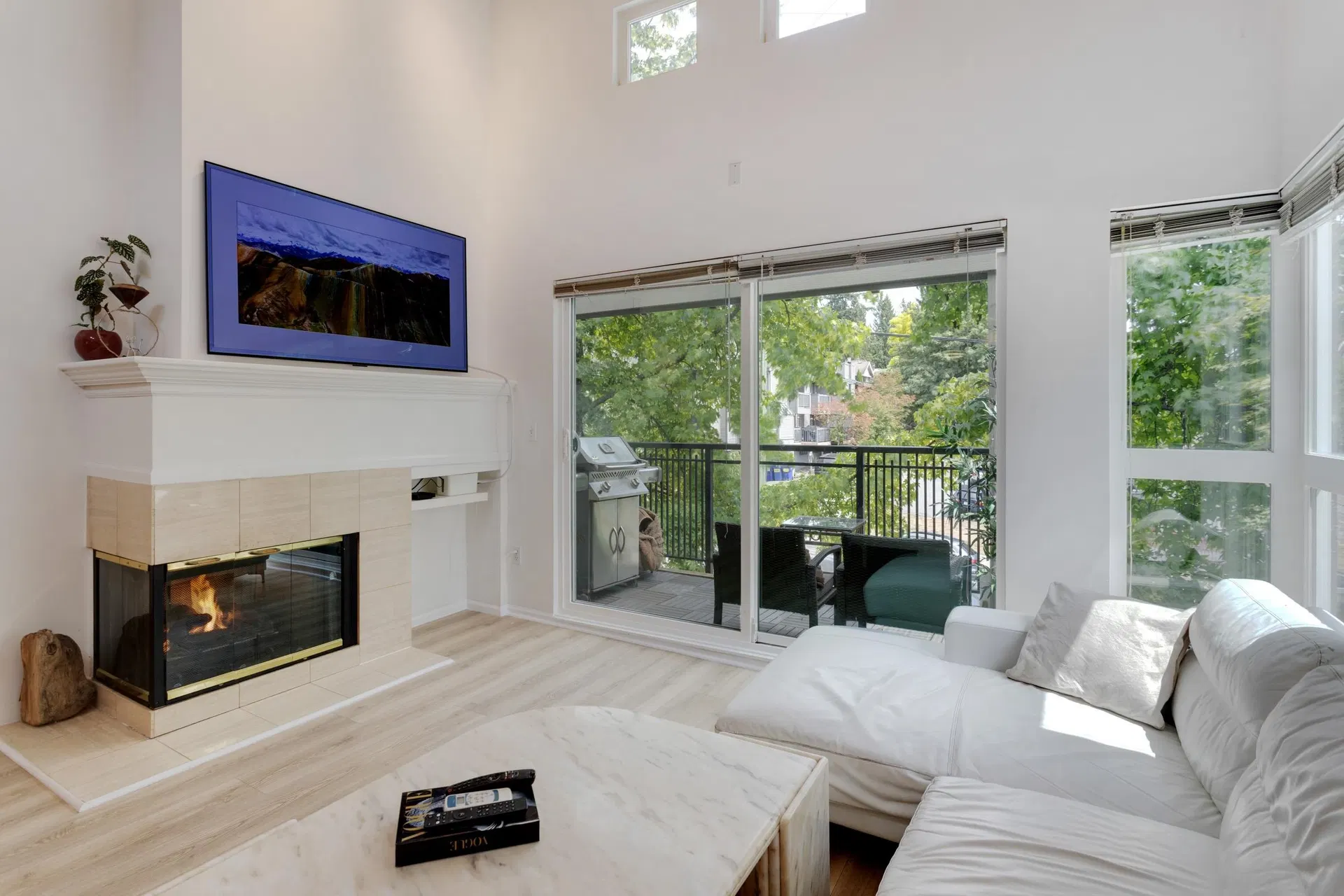 Photo 5 of 37 at #403 – 106 W Kings Road
