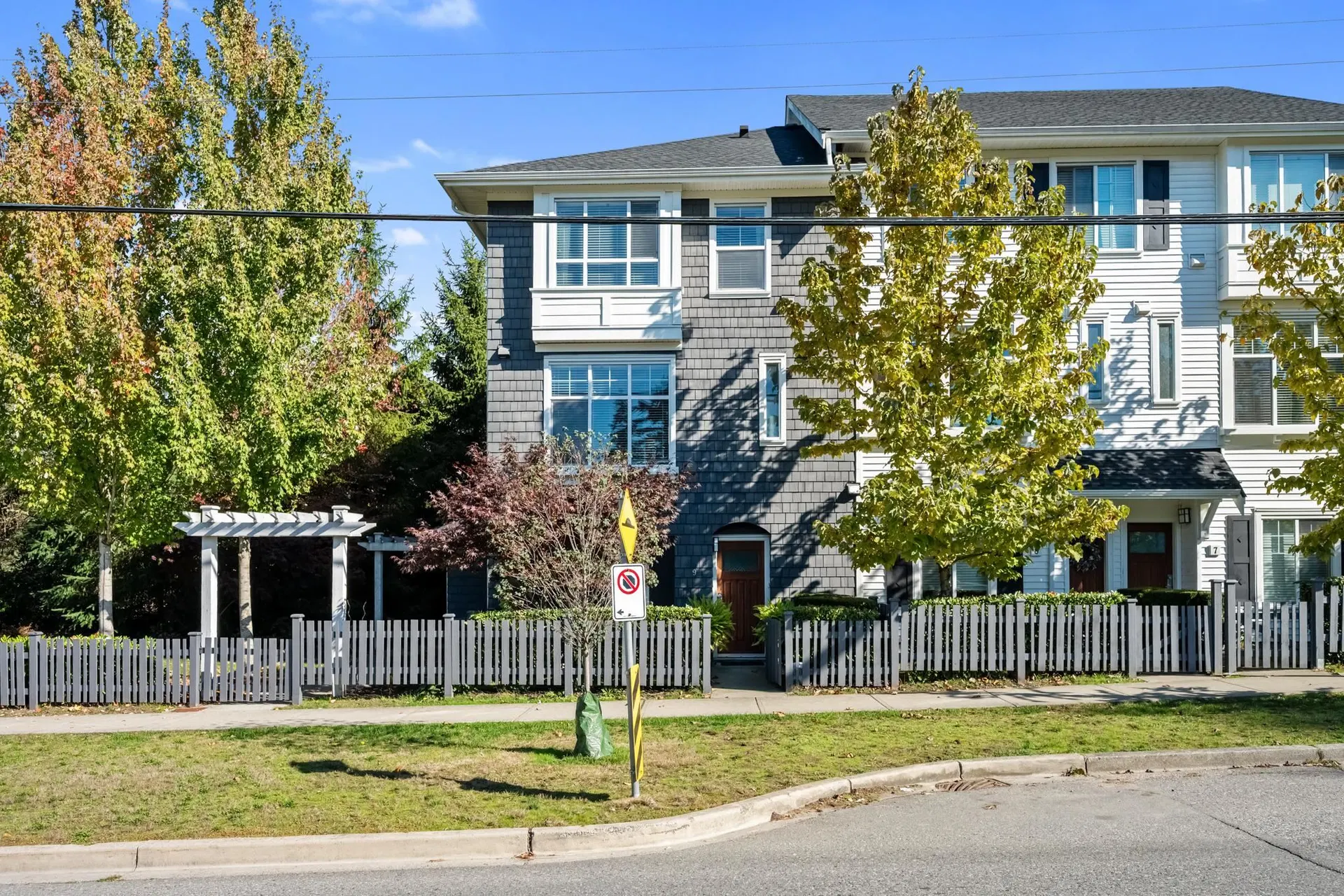Photo 2 of 40 at #9 – 2550 156 Street