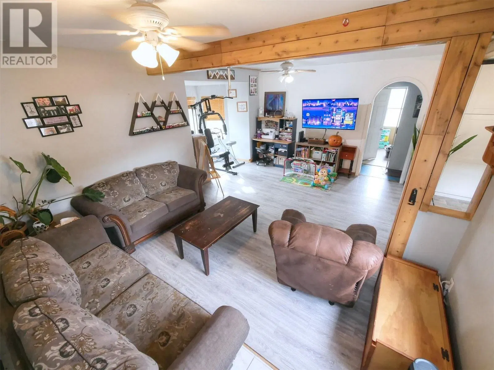 Photo 3 of 12 at 1322 Glendale Avenue