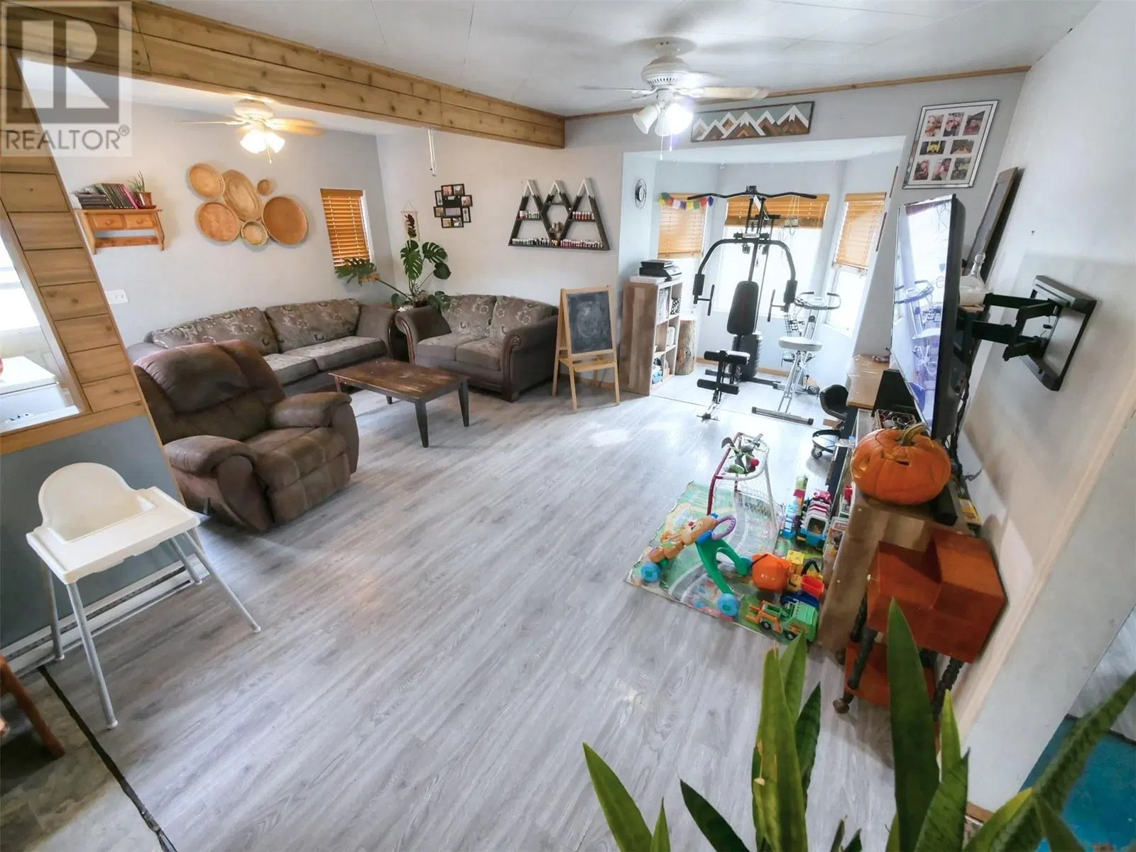 Photo 4 of 12 at 1322 Glendale Avenue