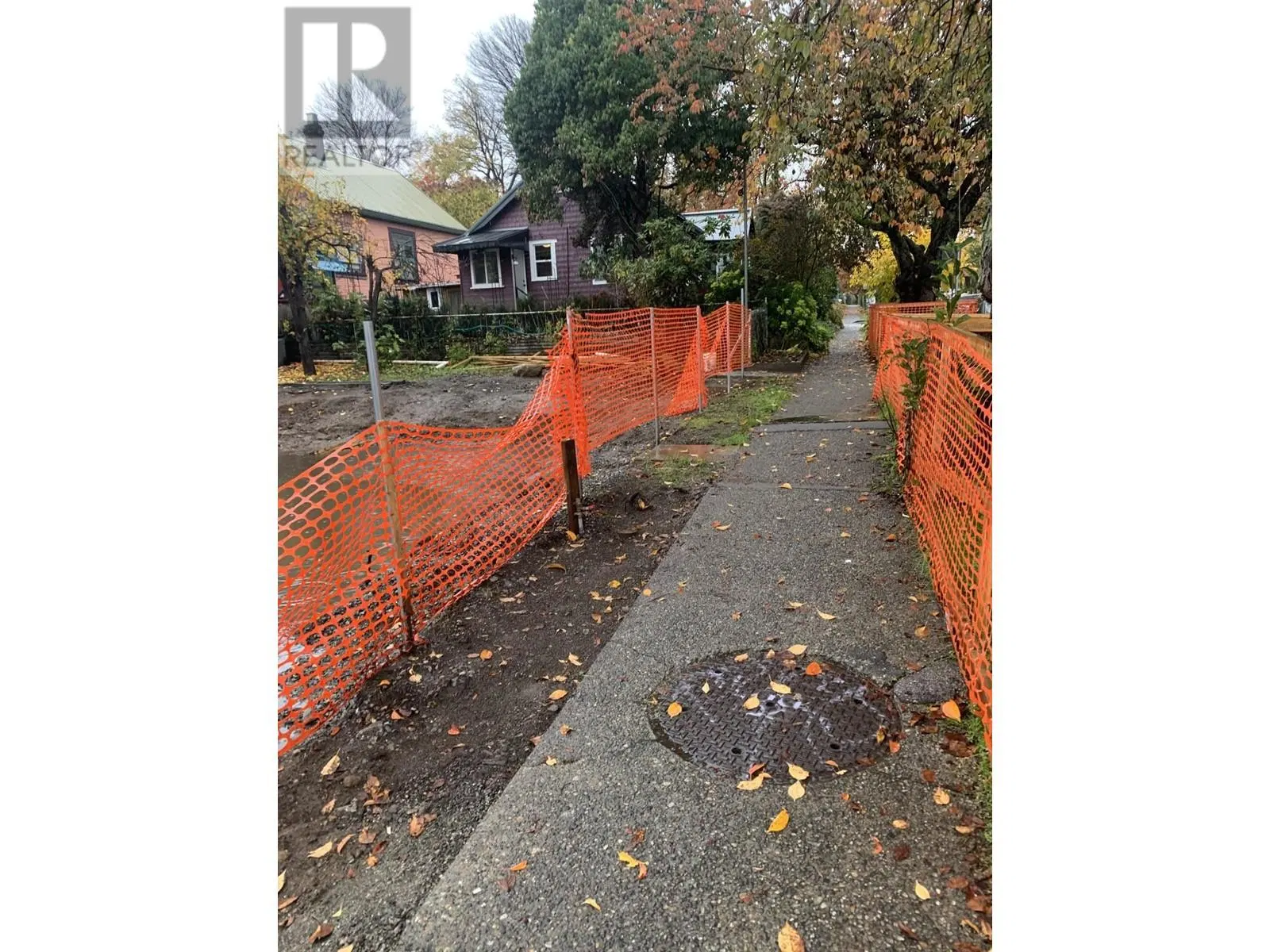 Photo 4 of 5 at 739 VERNON Drive