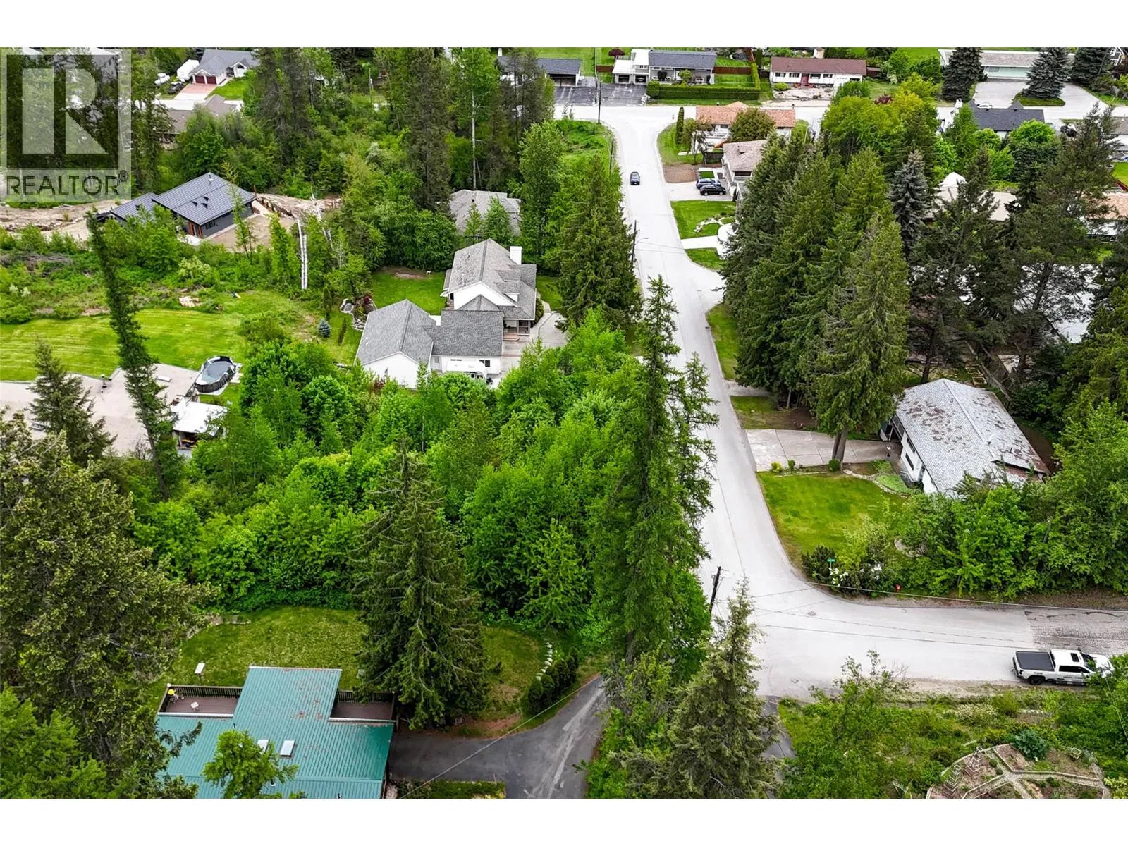 28 EVERGREEN Avenue