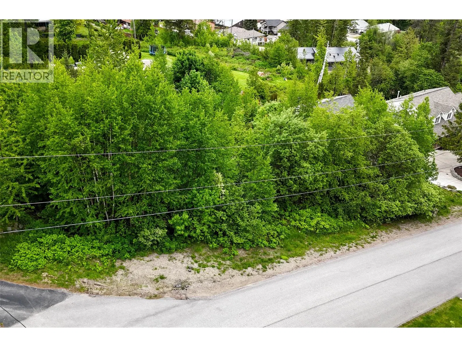 Photo 4 of 12 at 28 EVERGREEN Avenue
