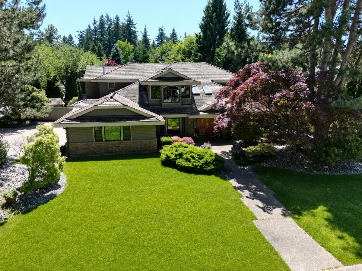 Photo 5 of 40 at 13446 19 Avenue