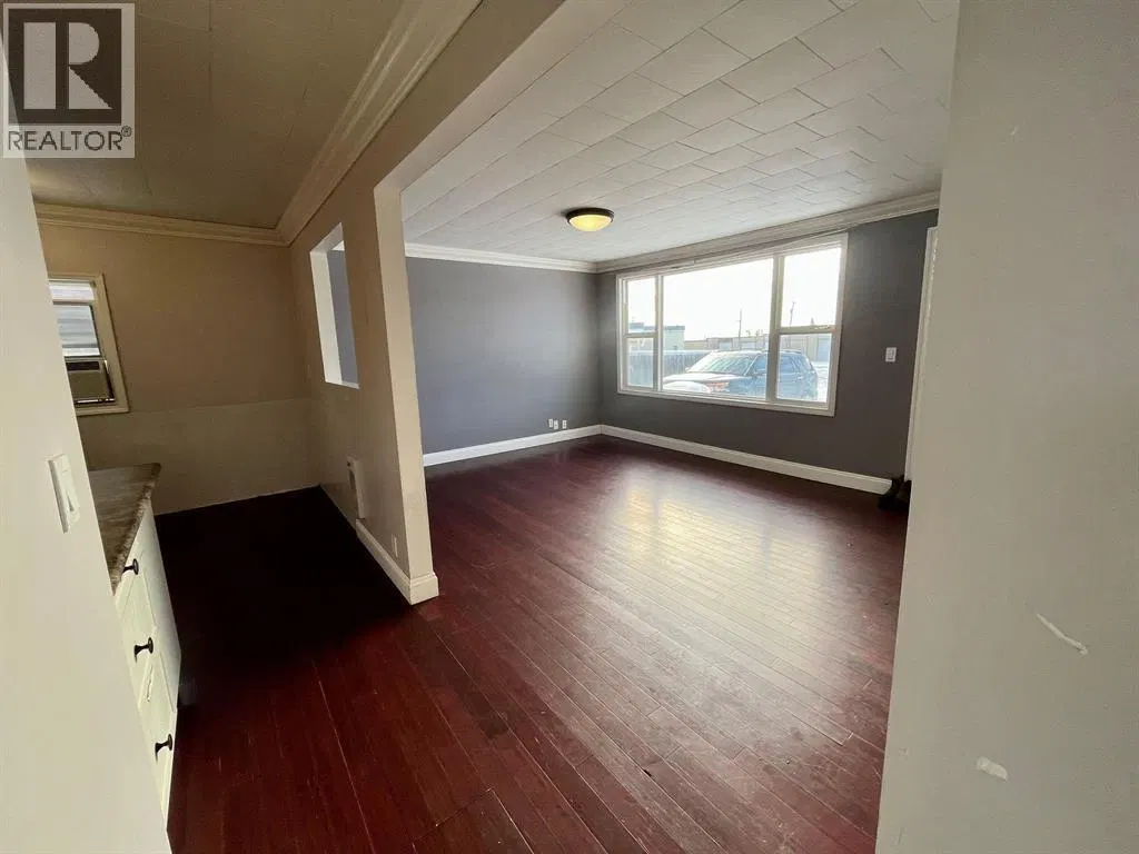 Photo 4 of 17 at 10424 102 Avenue