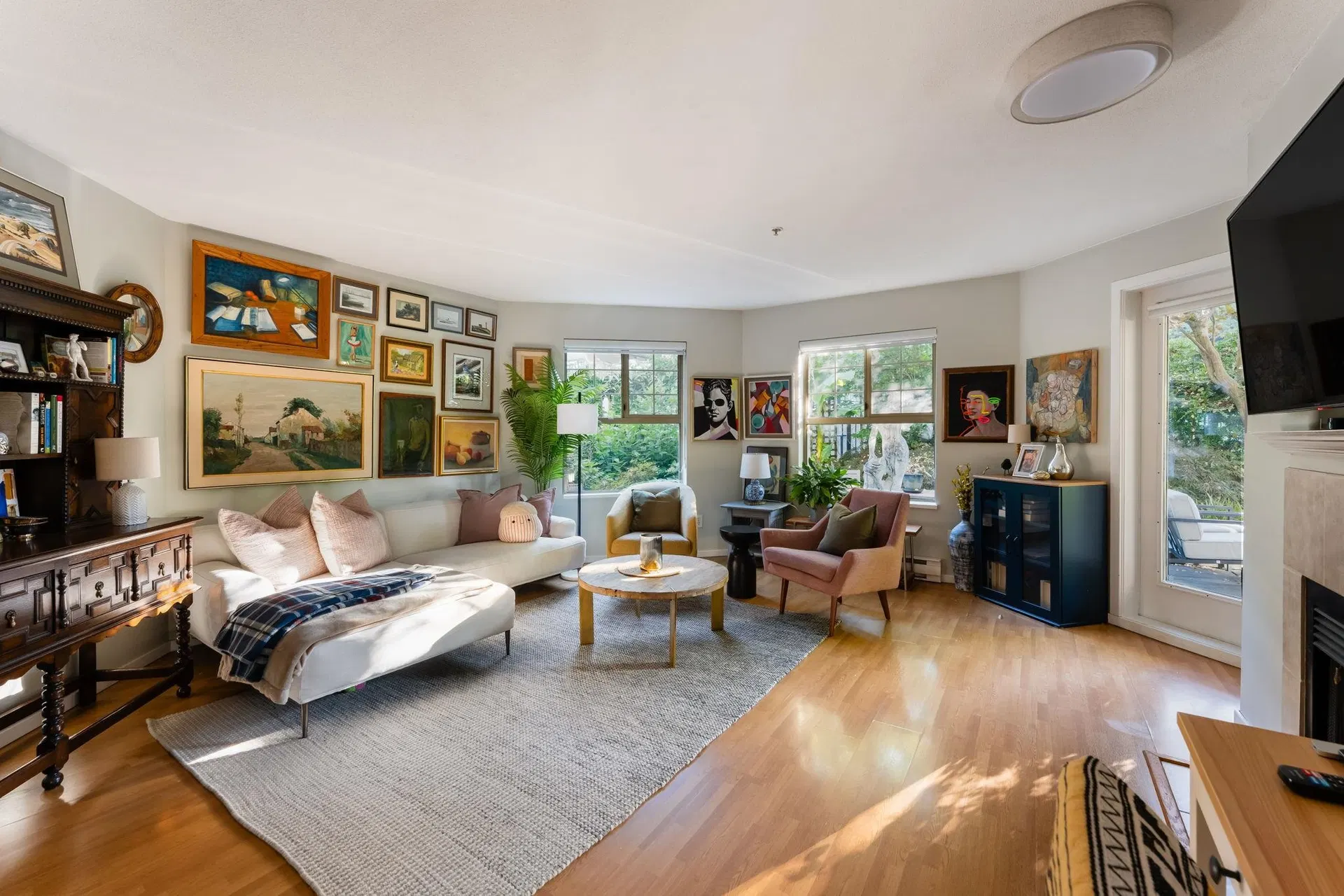 #305 – 210 Eleventh Street