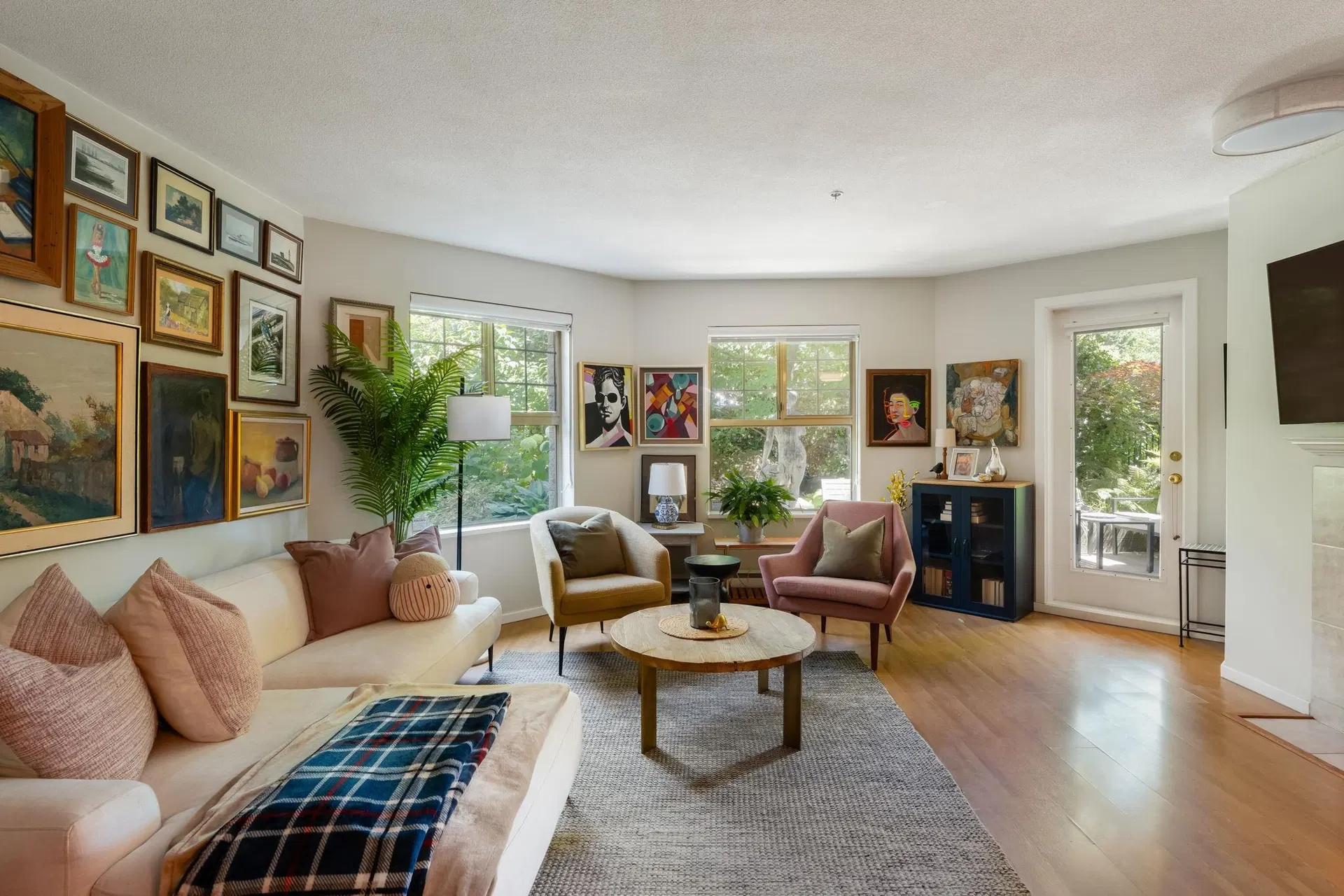Photo 3 of 33 at #305 – 210 Eleventh Street