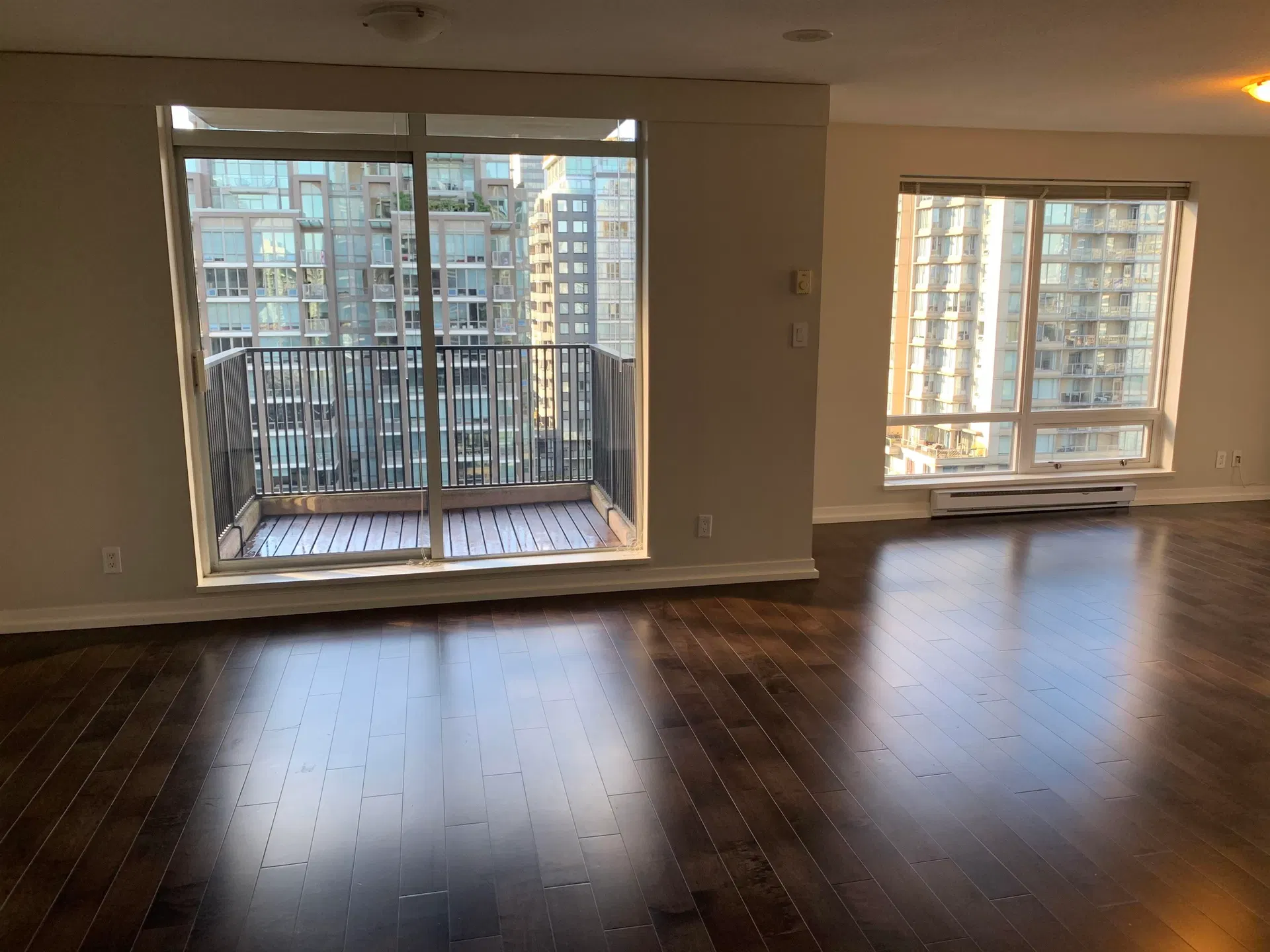 Photo 3 of 34 at #1606 – 1055 Homer Street
