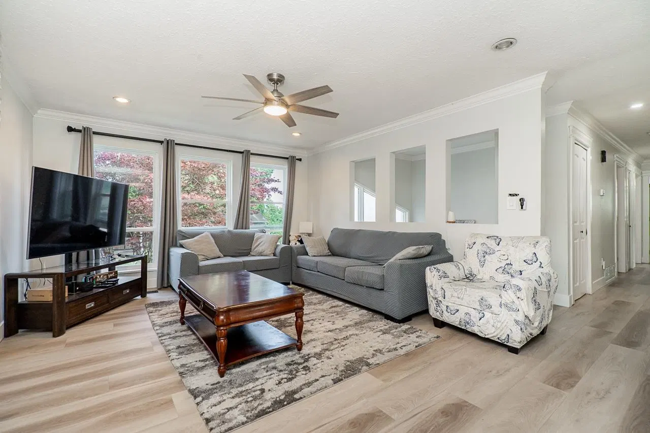 Photo 4 of 25 at 6209 172 Street