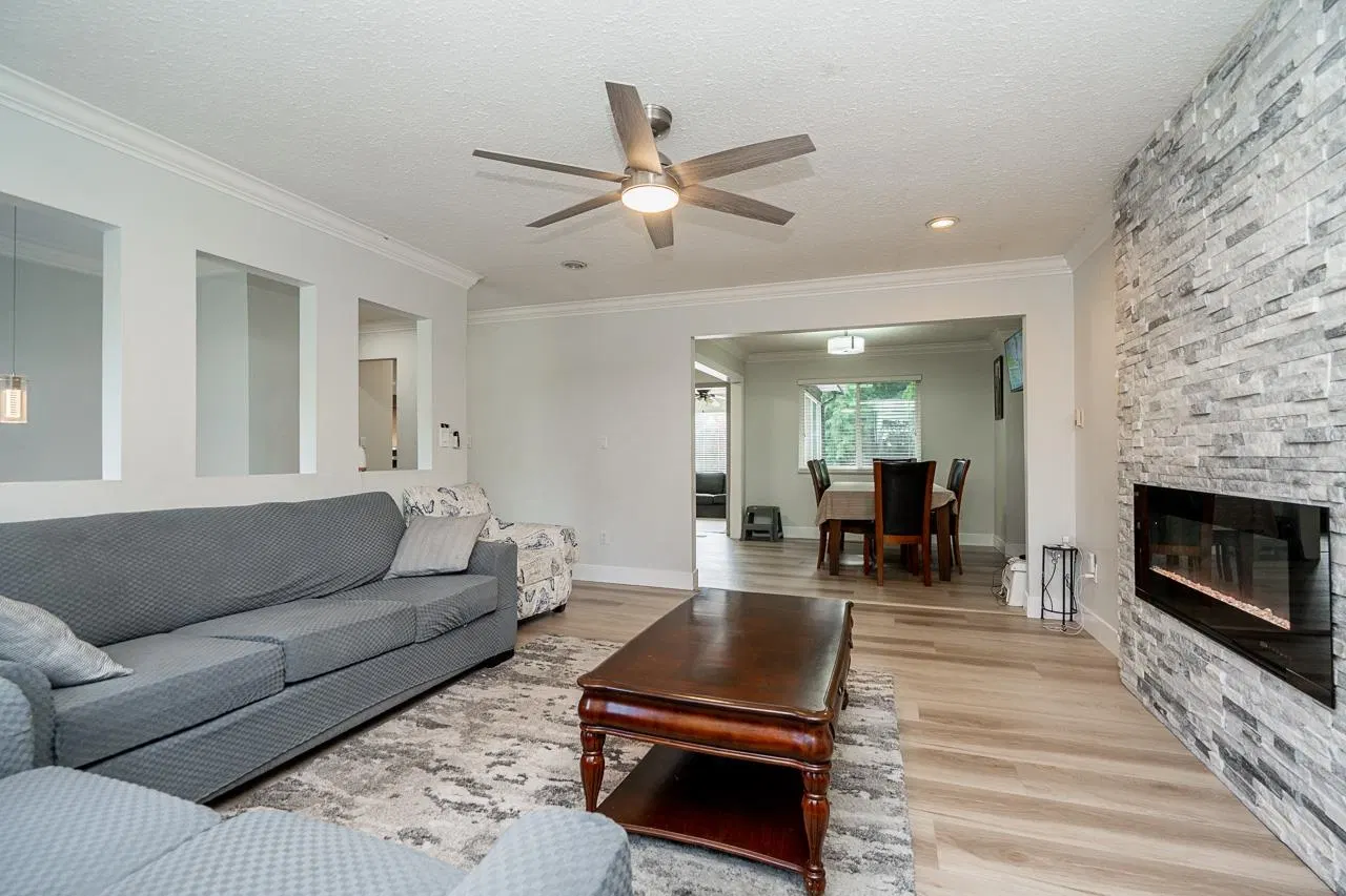 Photo 5 of 25 at 6209 172 Street