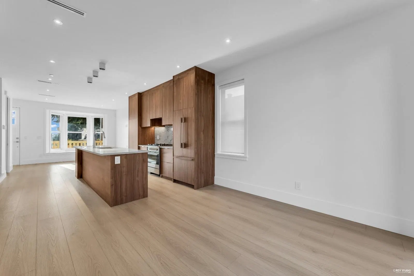 Photo 2 of 21 at #102 – 1125 Cartier Avenue
