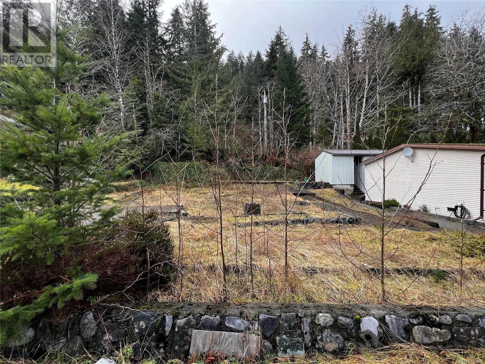 Photo 3 of 12 at 854 Maquinna Drive