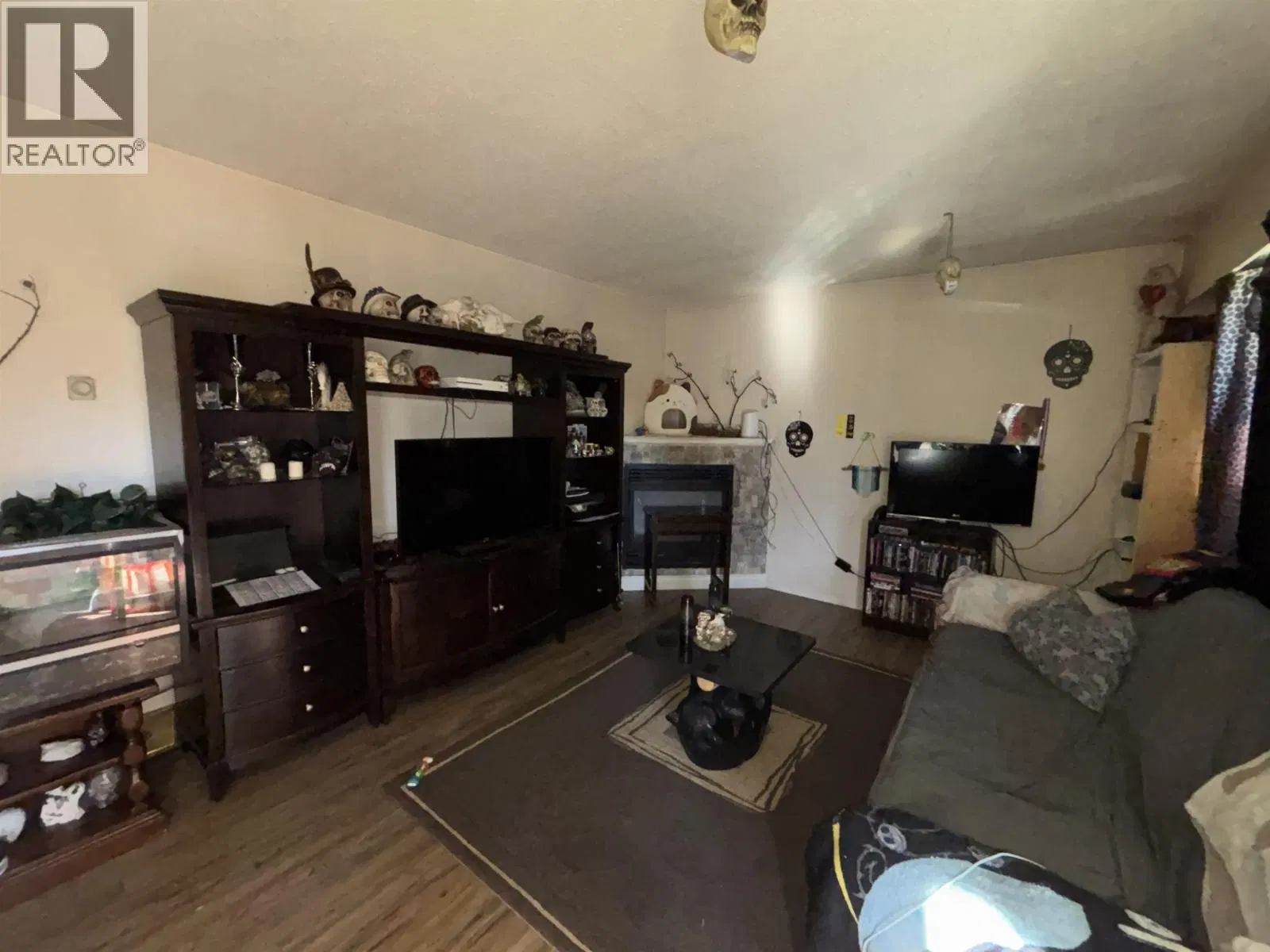 Photo 4 of 12 at 2365 OAK Street