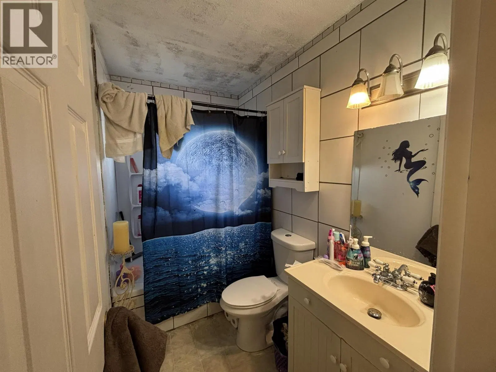 Photo 5 of 12 at 2365 OAK Street