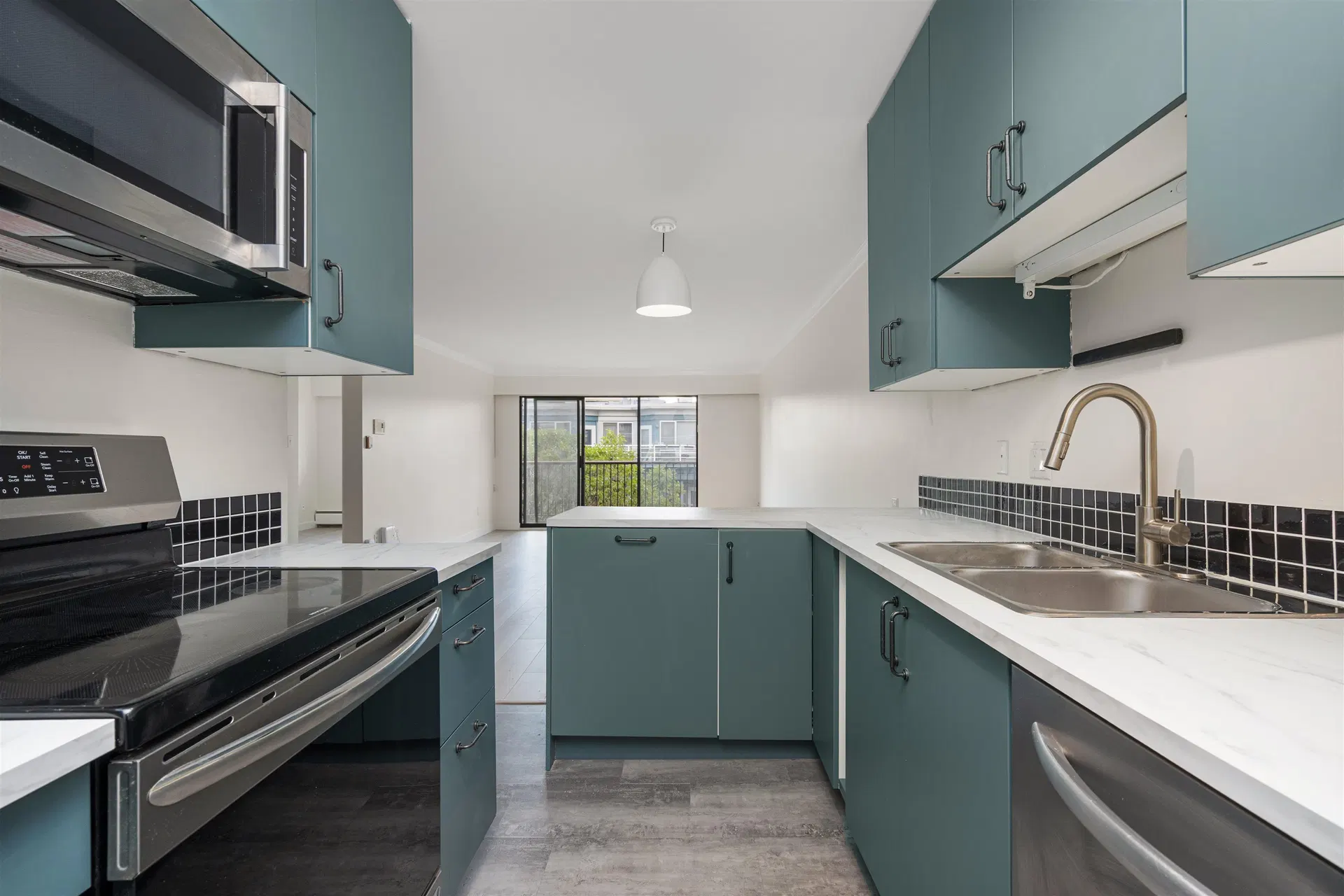 #204 – 127 4th Street